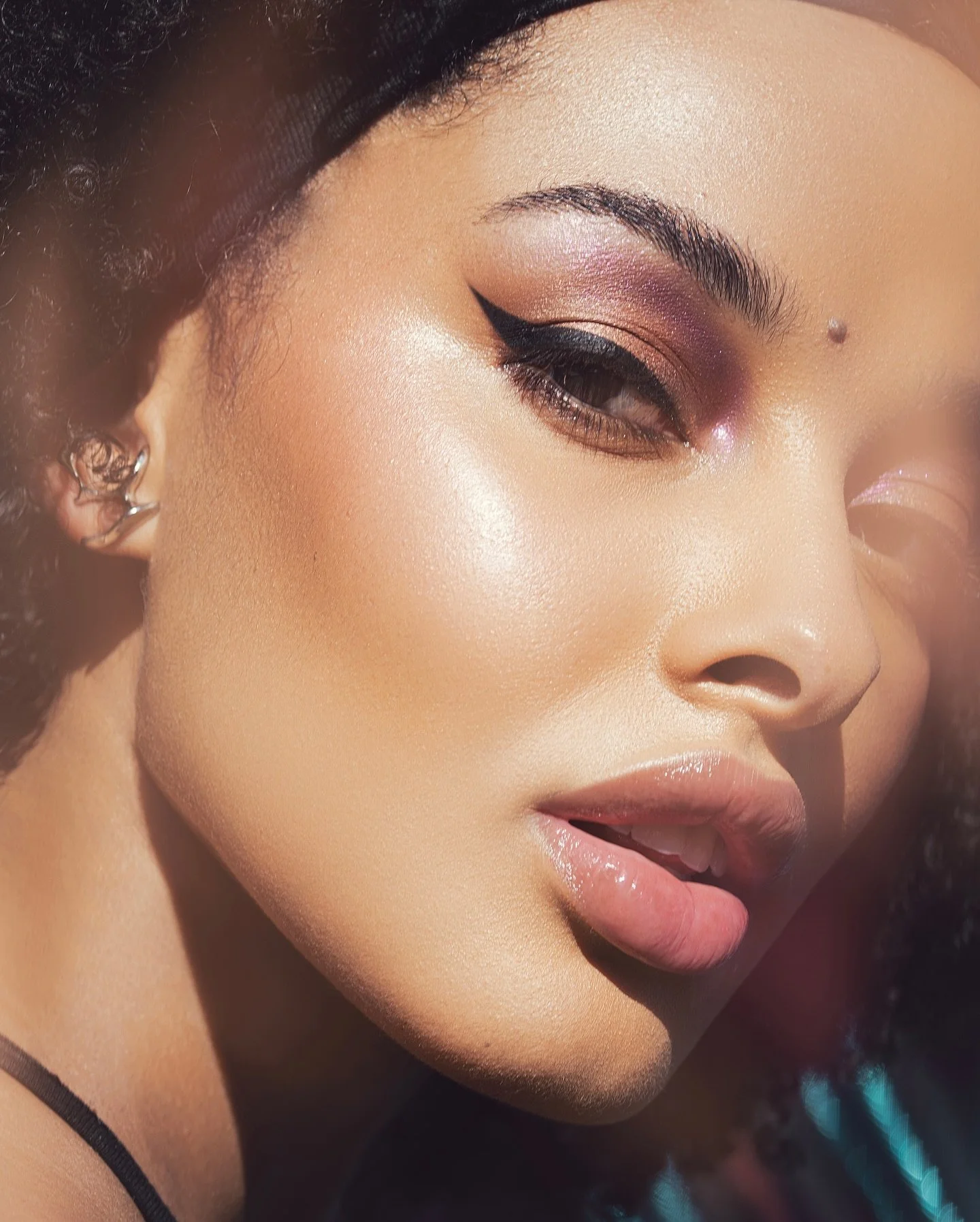 Sculpture of light

📸 @charlie_studio 
✨ @serena_politano 
💄 @alisson_mua 

#liner #glow #mua #makeupartist #makeup