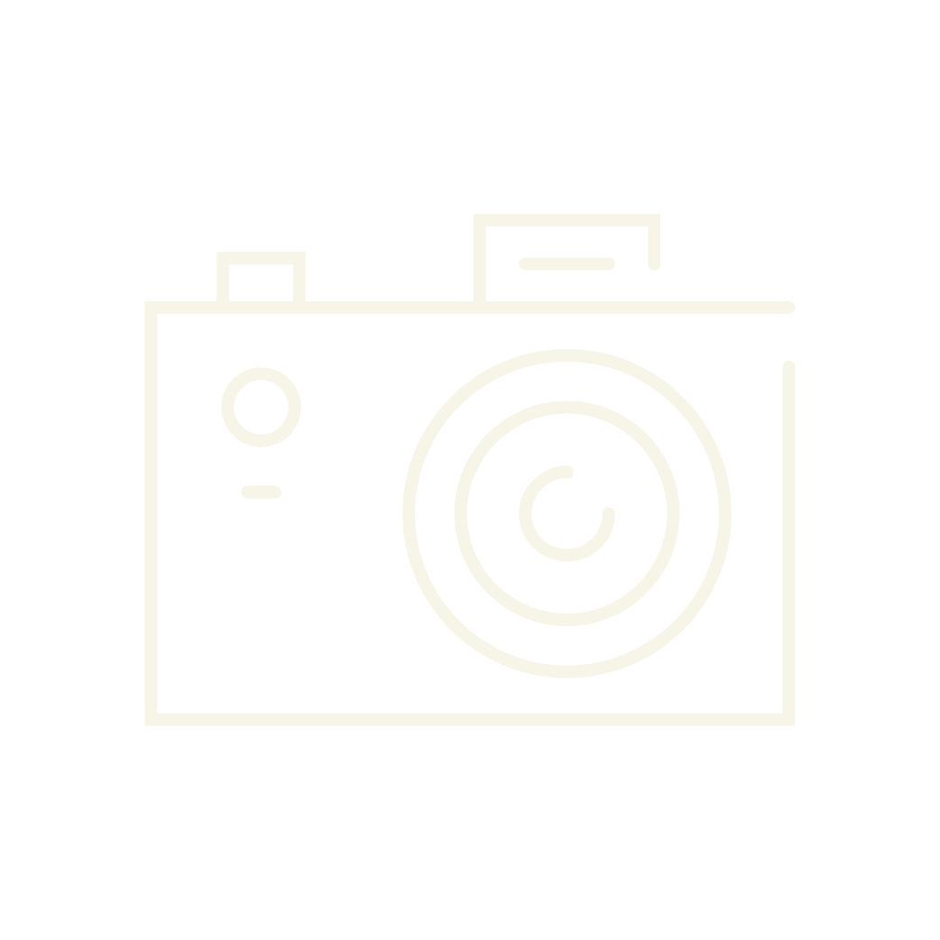 Icono de una cámara fotográfica en color blanco sobre fondo negro.