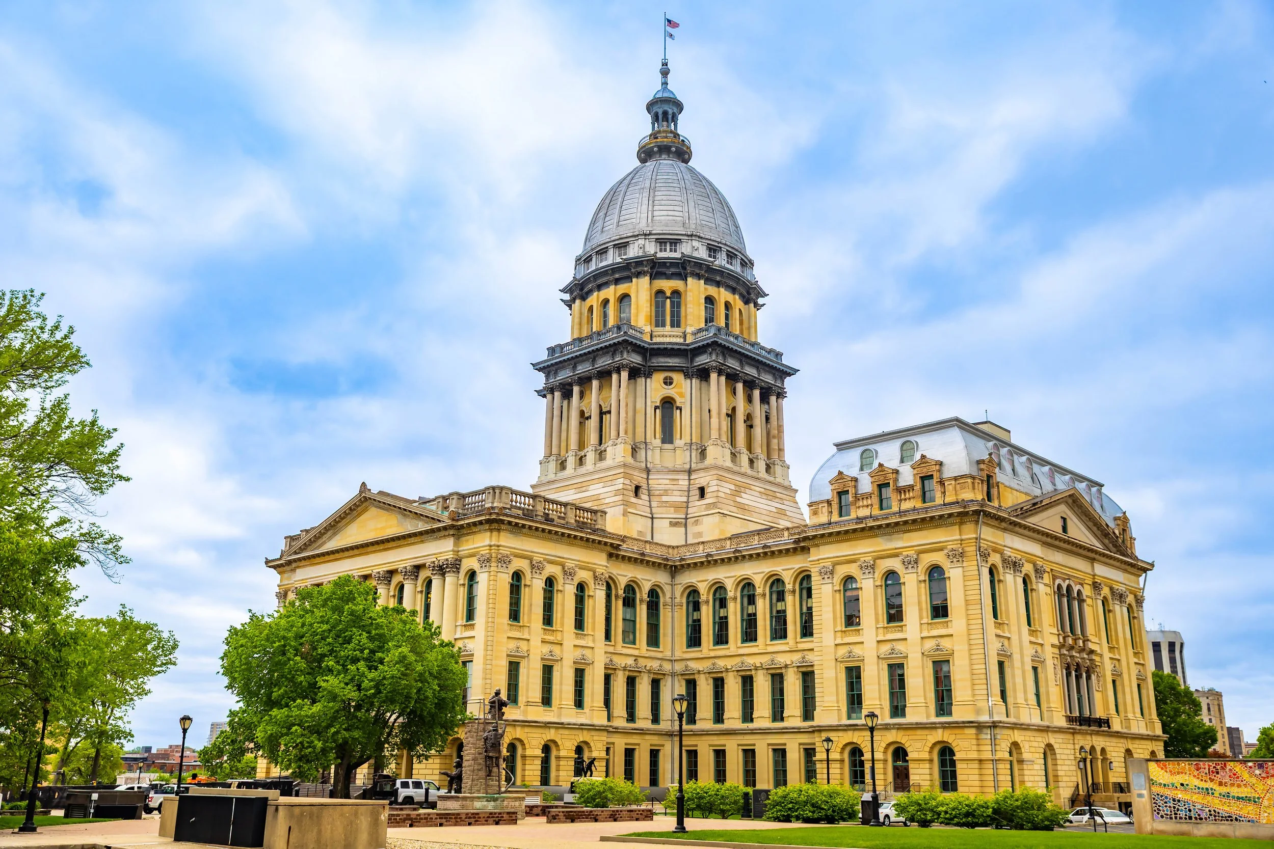 Illinois Enacts New Healthcare Legislation on 340B, Billing, and Privacy