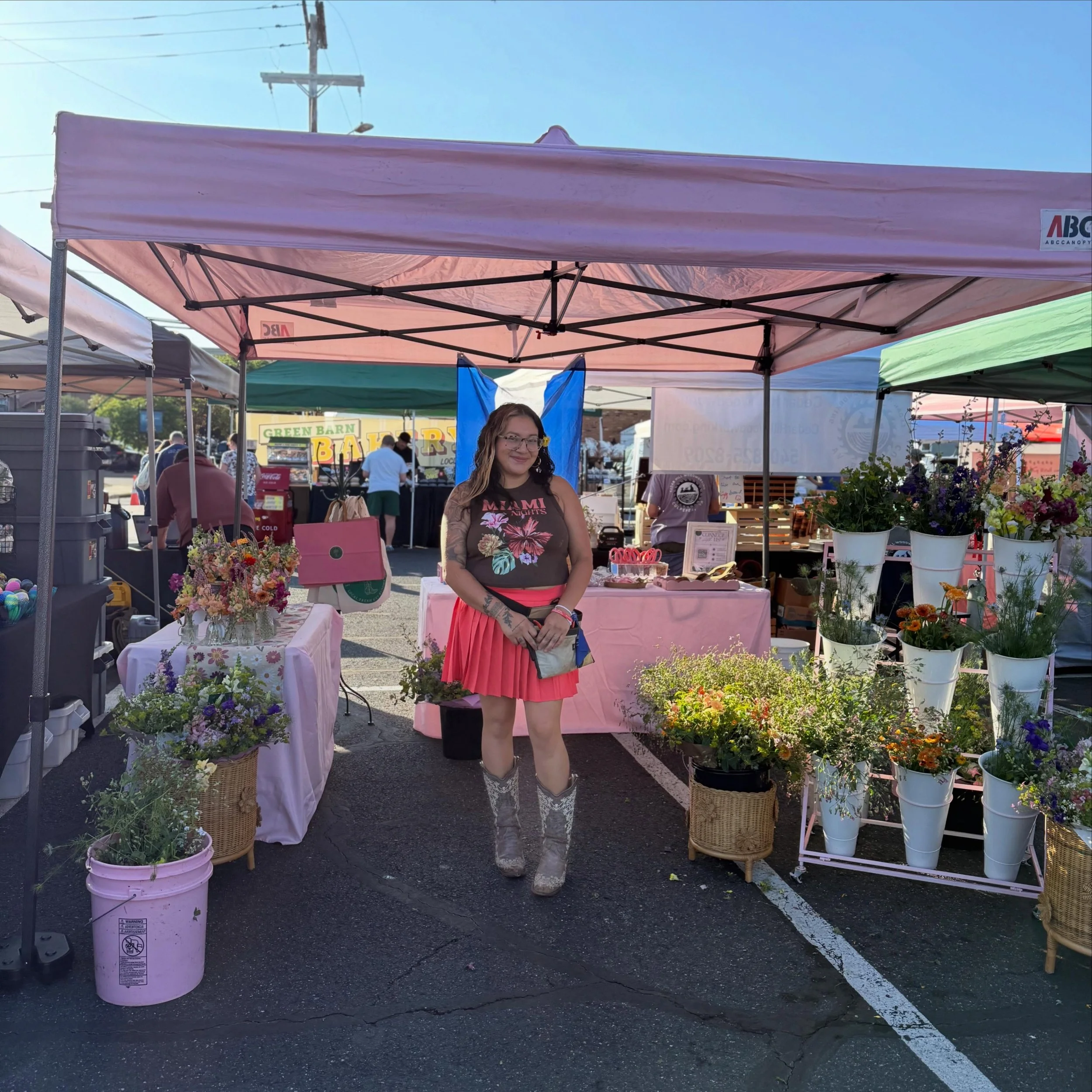 🌸 WE&rsquo;RE HERE! 🌸

The pink tent is up, the Bloom Bar is stocked, and the flowers are ready for you! 👩🏻&zwj;🌾🩷

Come see us at the Culpeper Farmers Market this morning for fresh-cut flowers harvested straight from our fields in Rapidan, Cul
