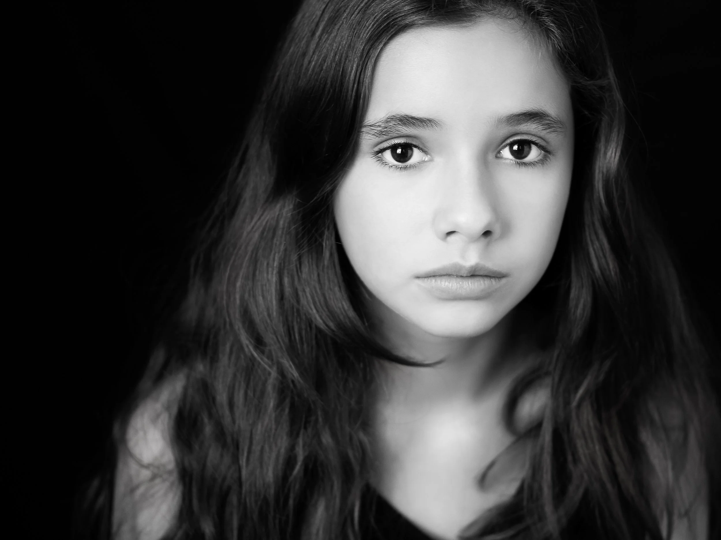Fine art black and white portrait of a young girl by Vera Gošić Photography