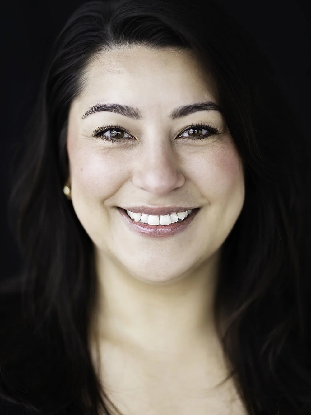 Professional headshot of a smiling businesswoman by Vera Gošić Photography