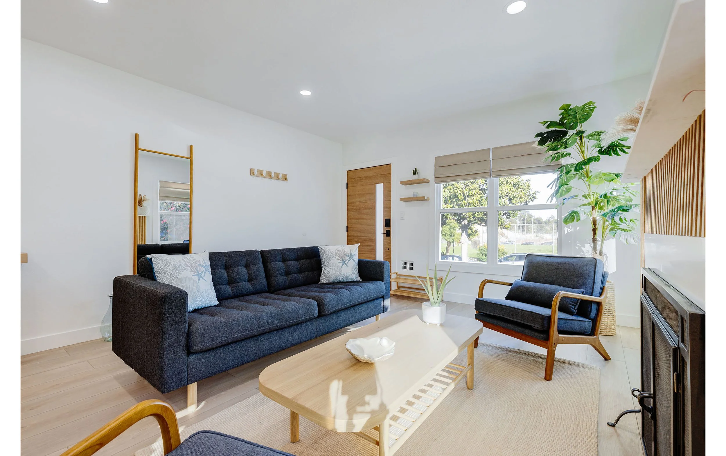 long-beach-living-room-wide-angle.jpg