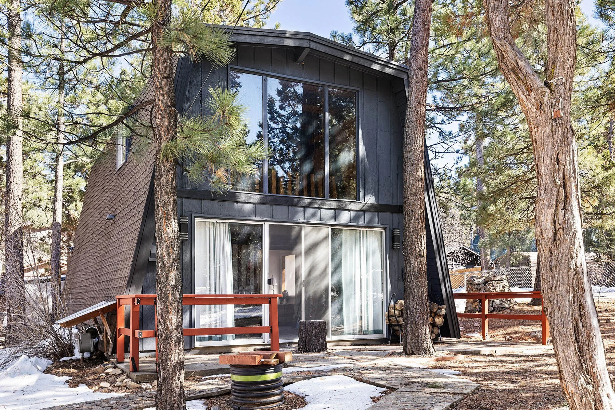 Big-Bear-Lake-Real-Estate-Photography-Modern-Cabin-Exterior-Vera-Gosic.jpg