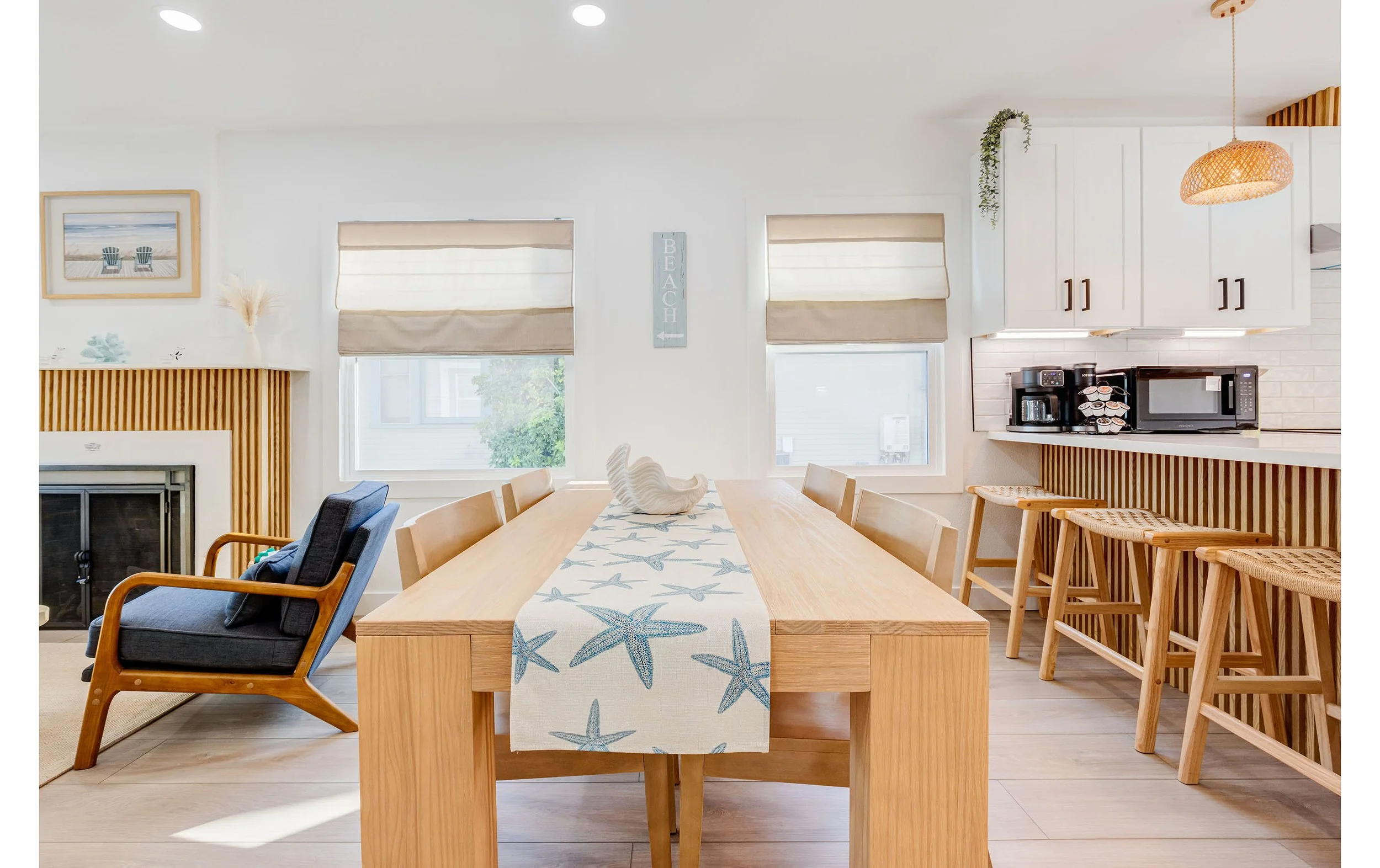 long-beach-coastal-home-dining-area-interior.jpg