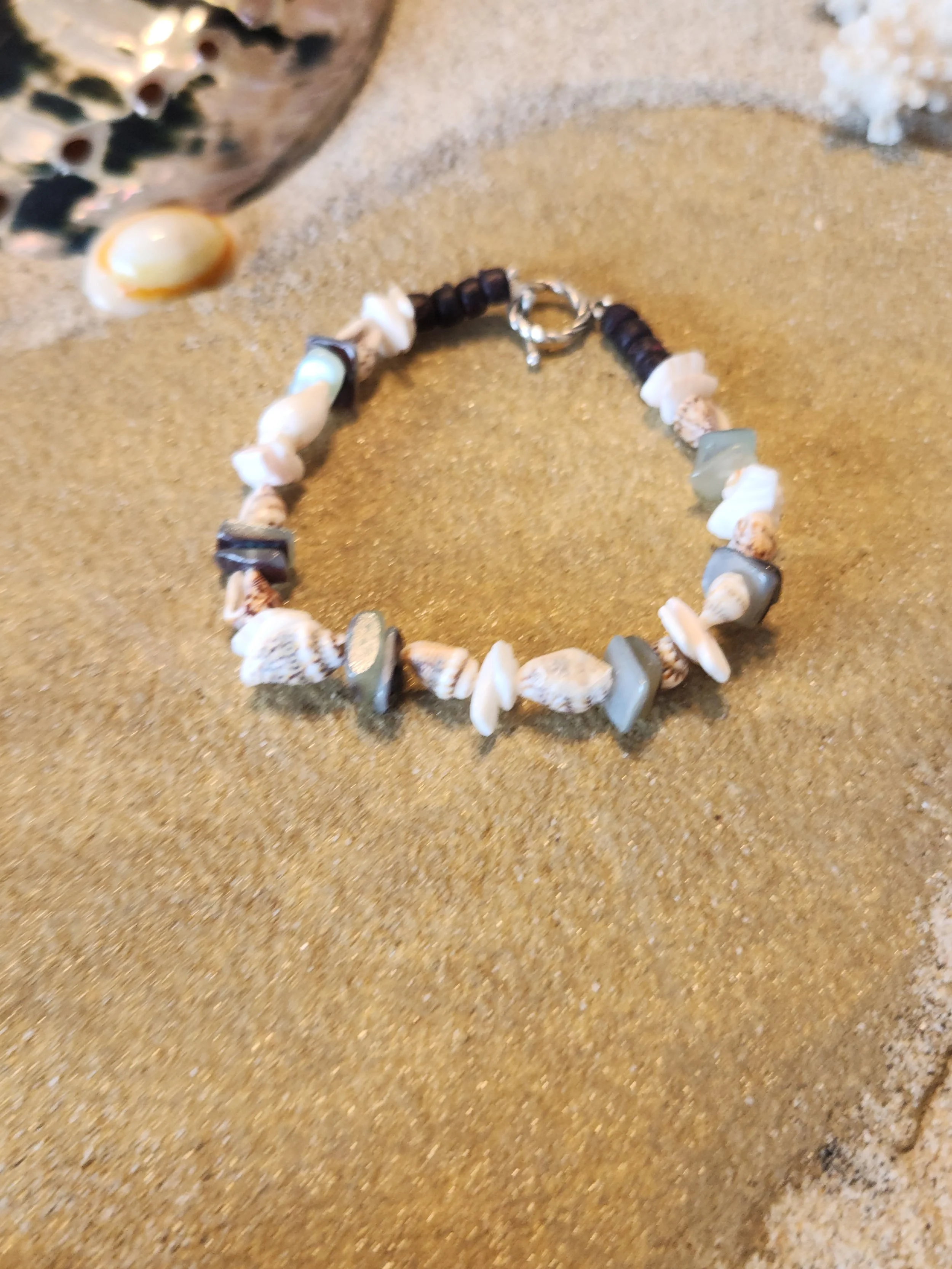 Seaside Serenity Shell Fixed-size Bracelet (Medium)