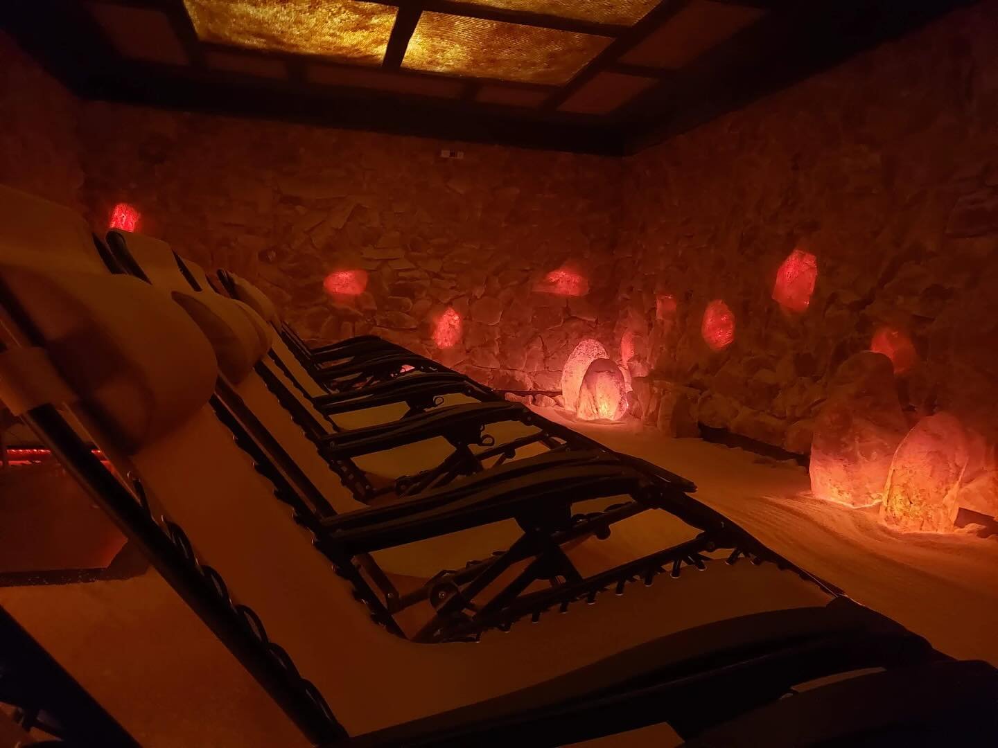 Hello all! Looks like I&rsquo;ve accidentally double-booked salt cave dates! I have two options:
	&bull;	Thursday, May 29, 2025, from 6:00 &ndash; 6:45 PM
	&bull;	Saturday, May 31, 2025, from 3:30 &ndash; 4:15 PM

I&rsquo;ll keep one and cancel the o