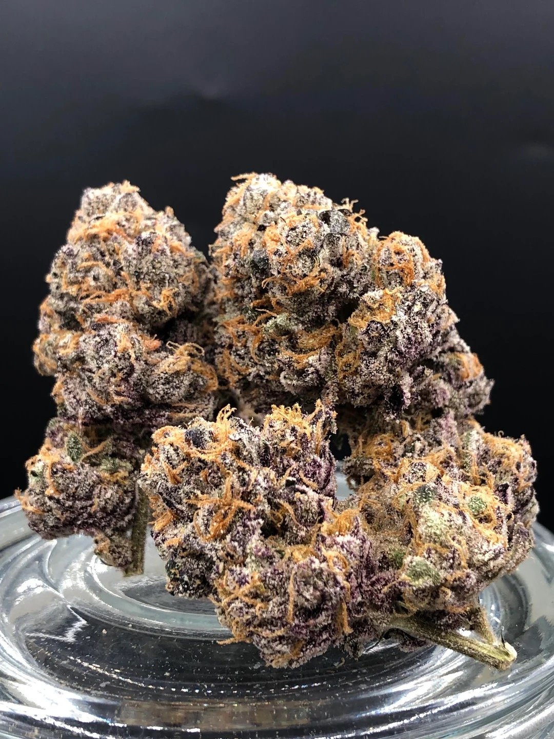 The Rainbow Belt x Lemon Cherry Gelato cannabis strain is a premium hybrid celebrated for its dazzling flavor, vibrant aroma, and well-balanced effects.