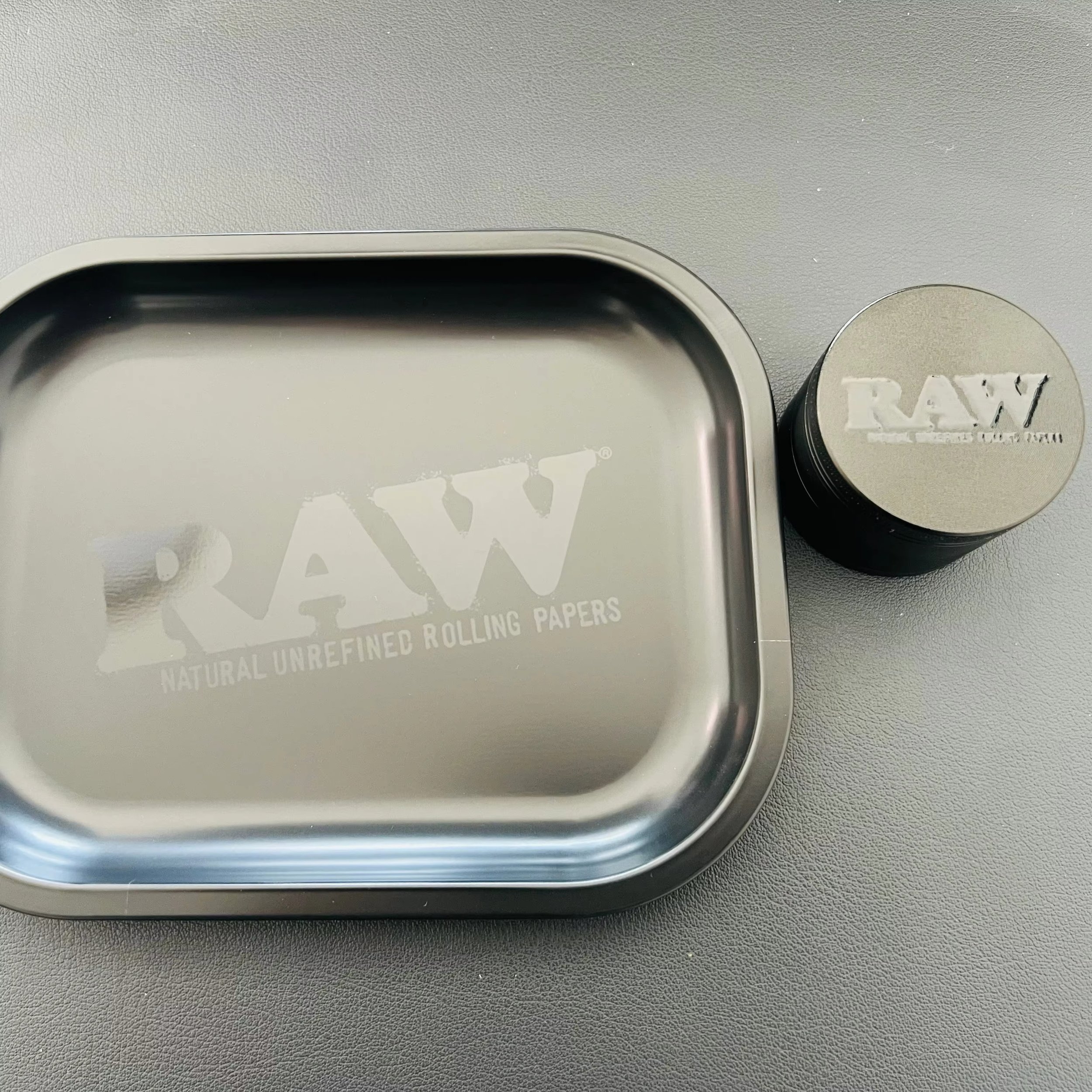 OG RaW Grinder Black Rolling Tray Combo