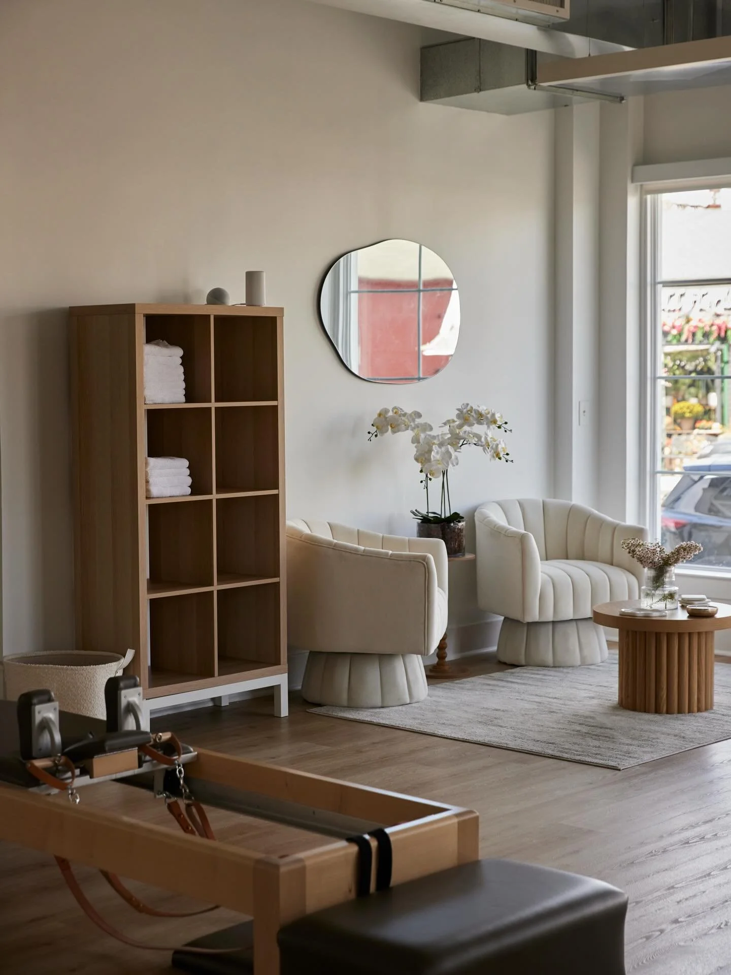 spring energy loading🌸 consider this your sign to move your body 🧘🏼&zwj;♀️