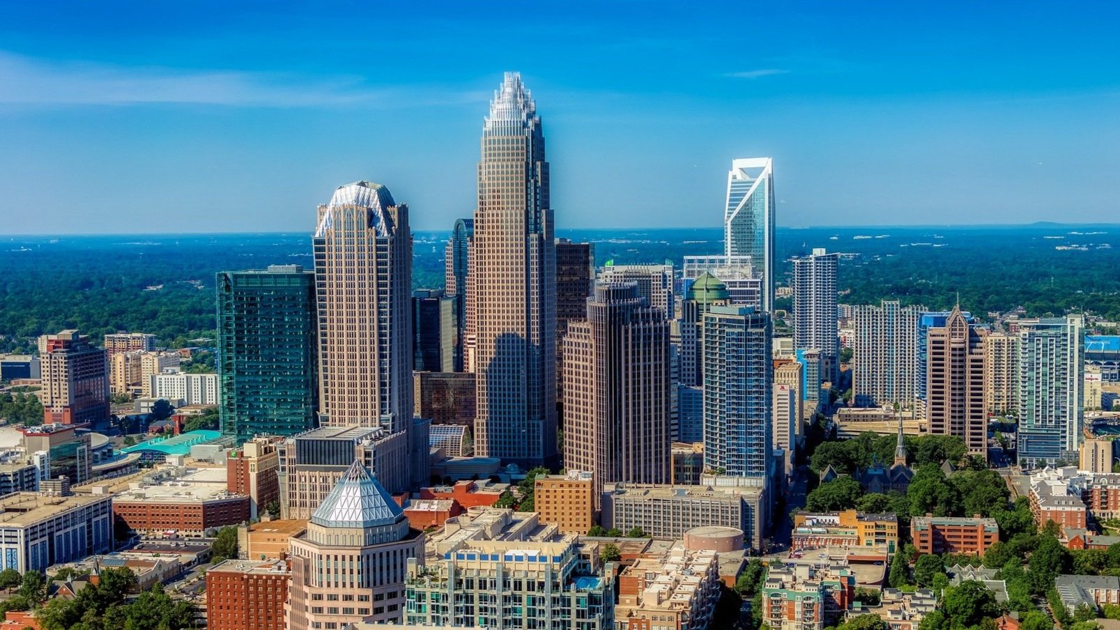 charlotte-3994040_1920.jpg
