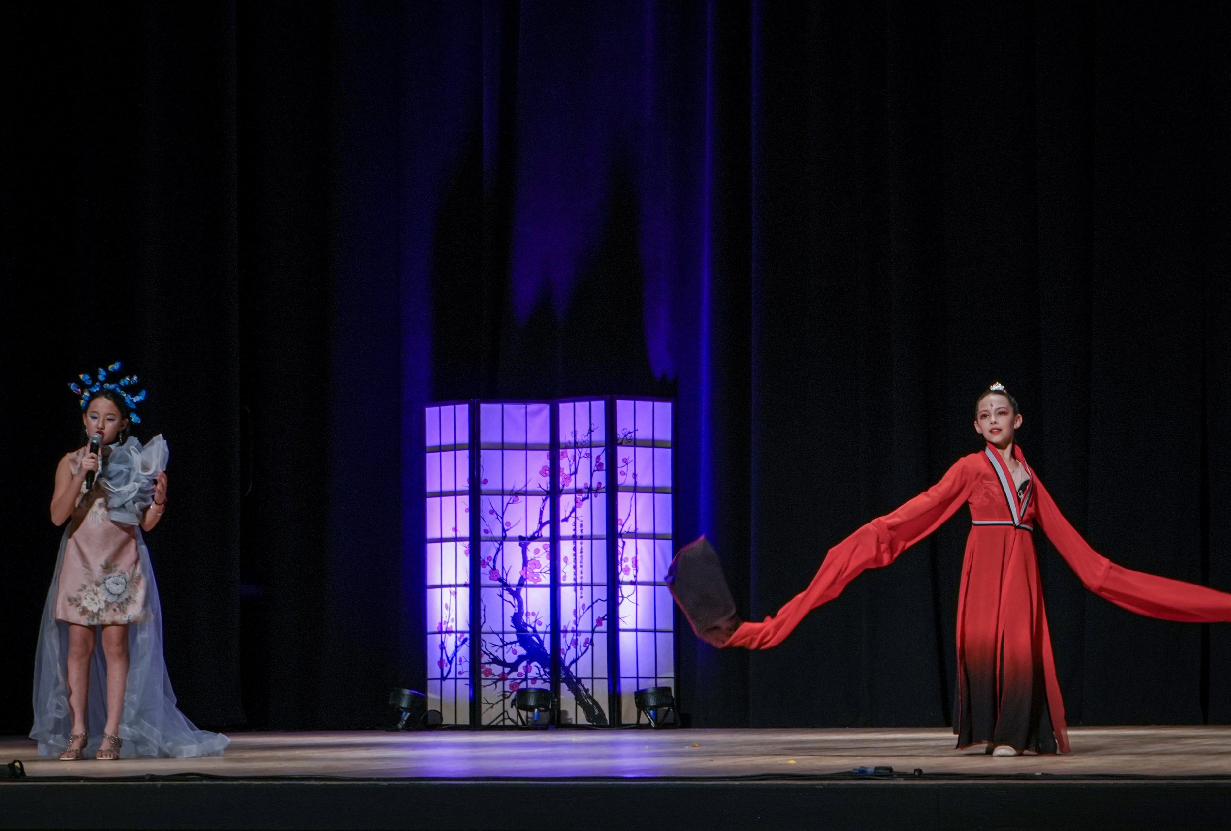 11. 左手指月CL.JPG