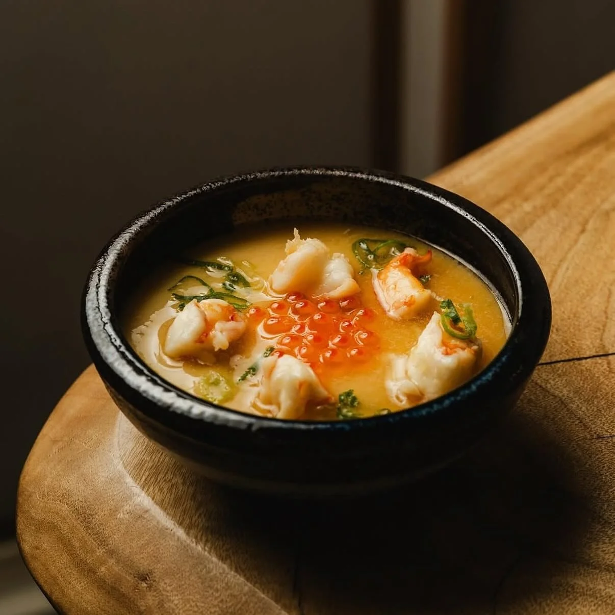 Chawan Mushi - soft silky and full of flavour from @nomidokoro.indigo 🔥

Steamed egg custard topped with king prawn and briny salmon roe 😱