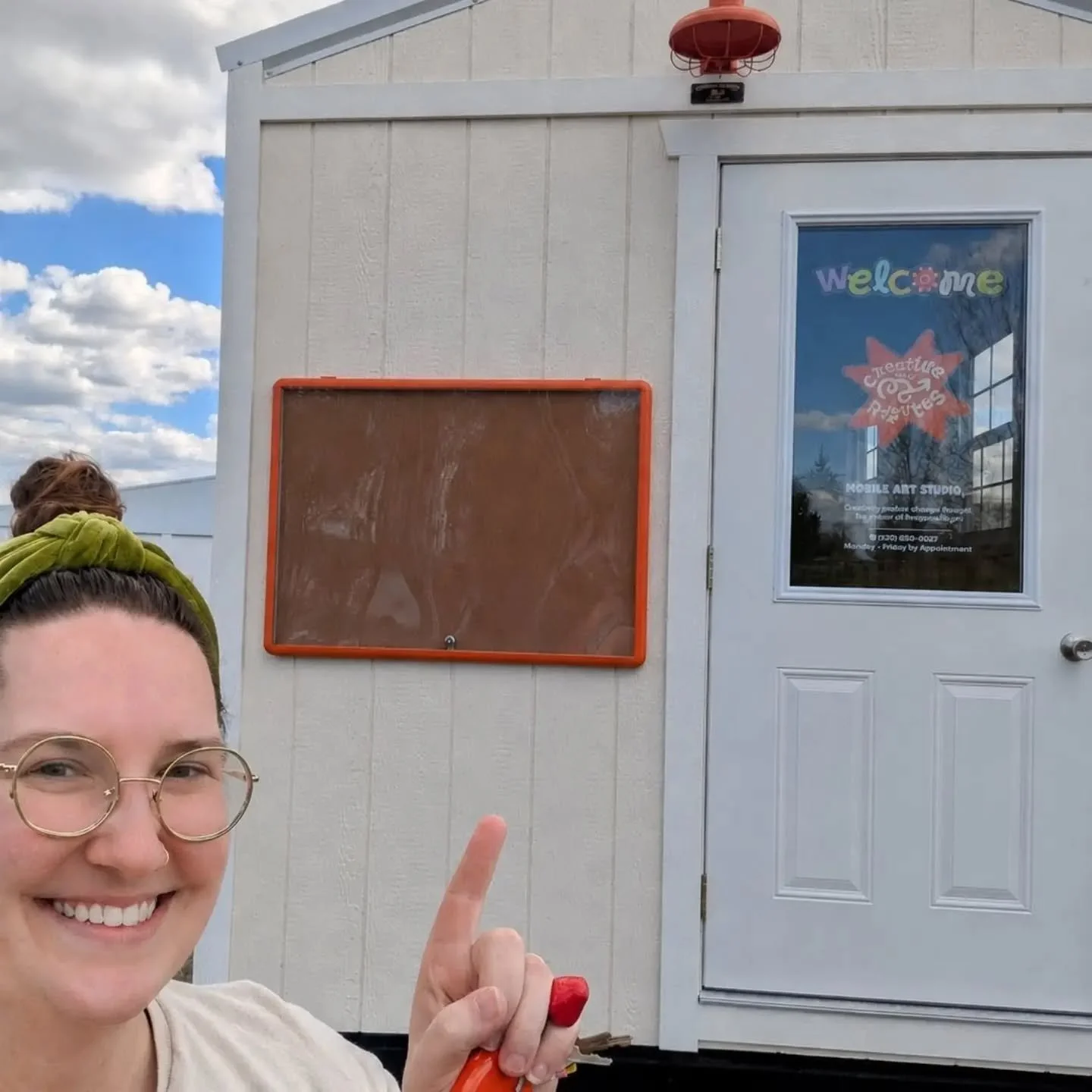 AHHHH little mobile studio update!!! 🥹✨🎨

I taught myself how to install vinyl flooring this week&hellip; and did the whole thing by myself!!! Like ??? who even am I rn 😭🛠️

I also installed the cutest exterior light by the entrance AND added a b