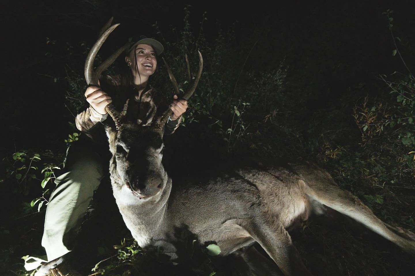 Im so unbelievably proud of this girl @graceejacobs_ she hunted her tail off all week and got it done on her first ever western Oregon black tail buck. This turned out to be one of my favorite hunts to date.. From the hunt itself to getting off the m