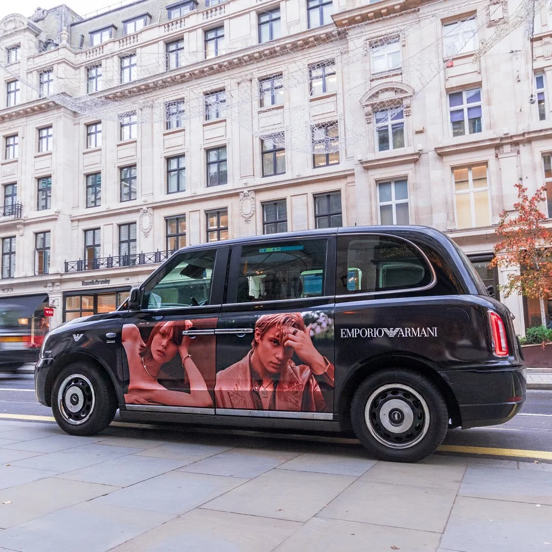 Taxis really are the ultimate fashion accessory. The proof? They look just as good rolling past an @giorgioarmani store as it does picking up VIPs for the catwalk!