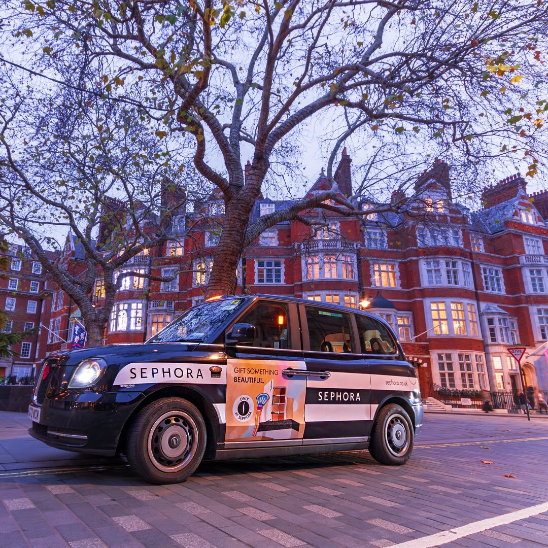 Have you sorted out your Christmas shopping yet? These @sephorauk Taxis are the perfect reminder as they roll past the high street!