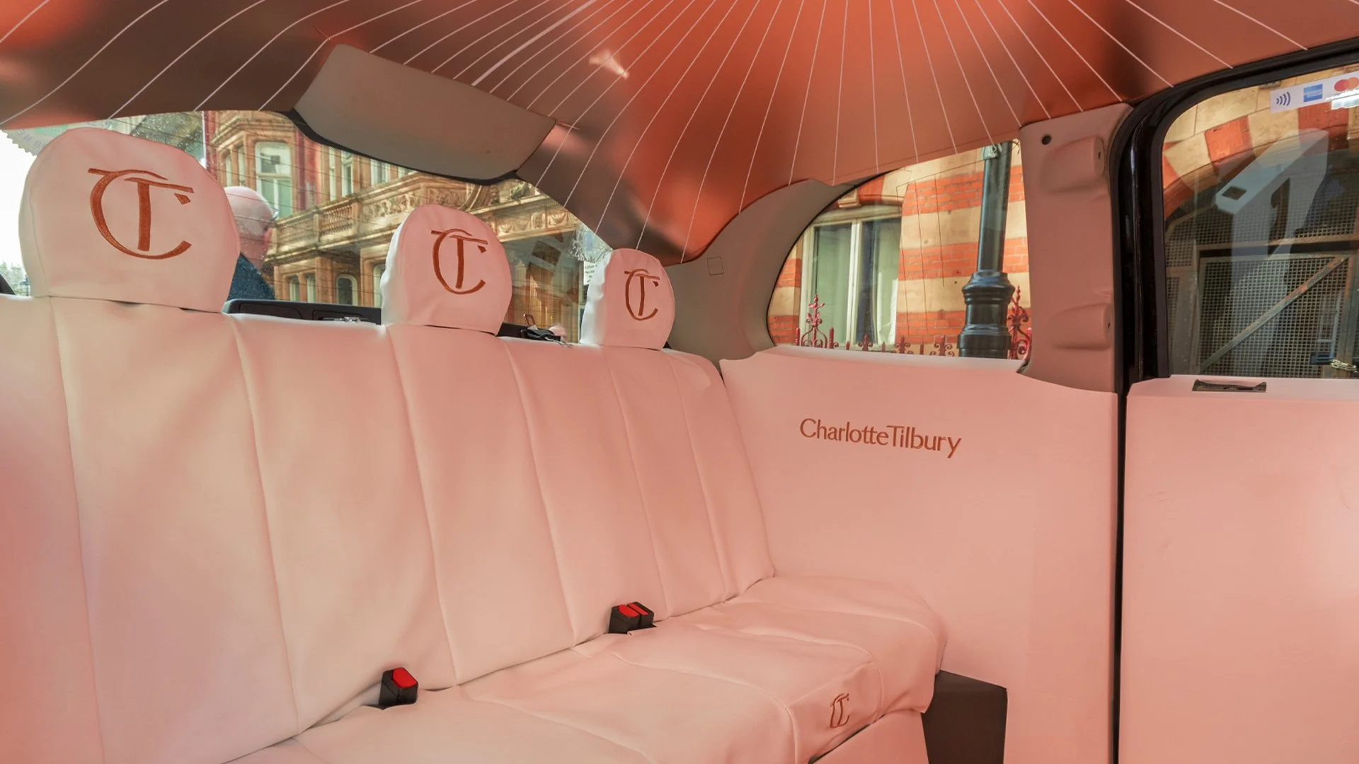 charlottetilbury-specialbuild-linkedin-4.jpg