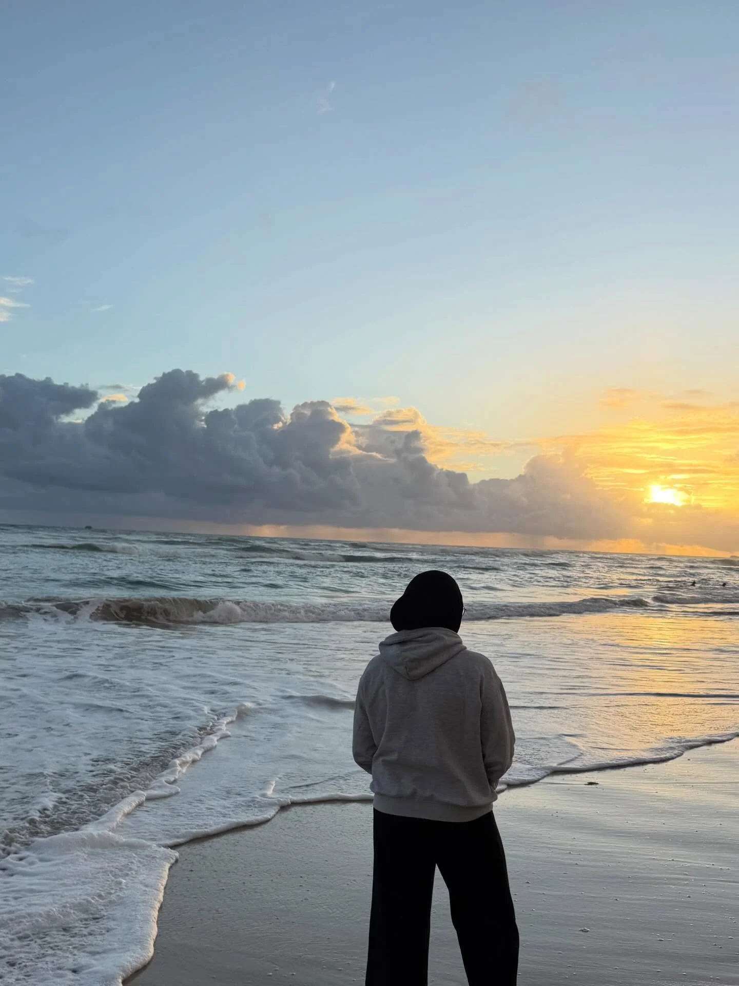 I have loved the sweet gentle inquiries 🥰
I didn&rsquo;t think this needed space in your feed, I just casually show up in this space looking a bit different 🙂

But- World Hijab Day feels like the right moment for an official re-introduction. 

Afte