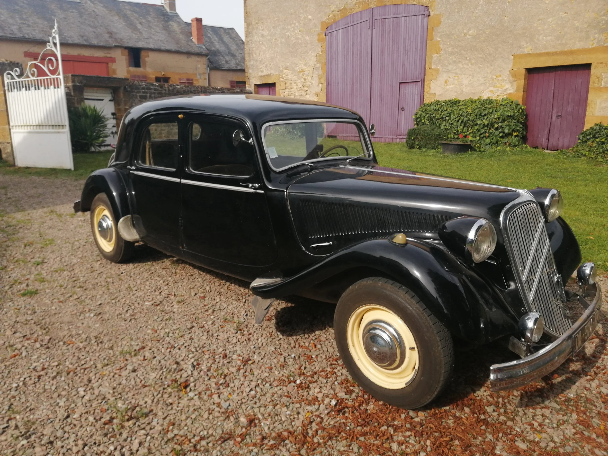 15 - Citroën Traction.jpg