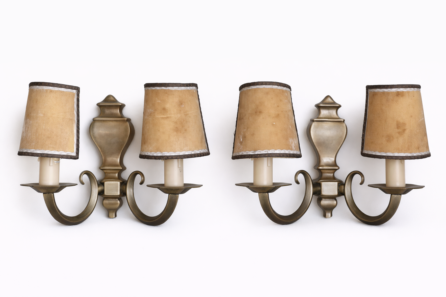 Candelabros de latão vintage.png