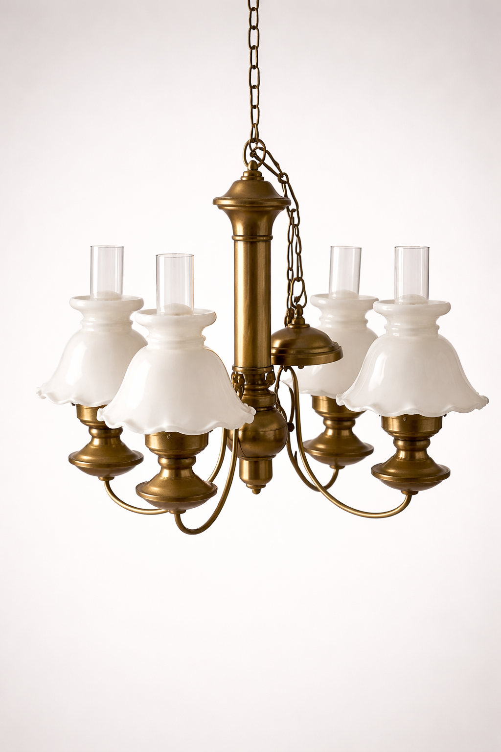 Candelabro de latão vintage elegante.png