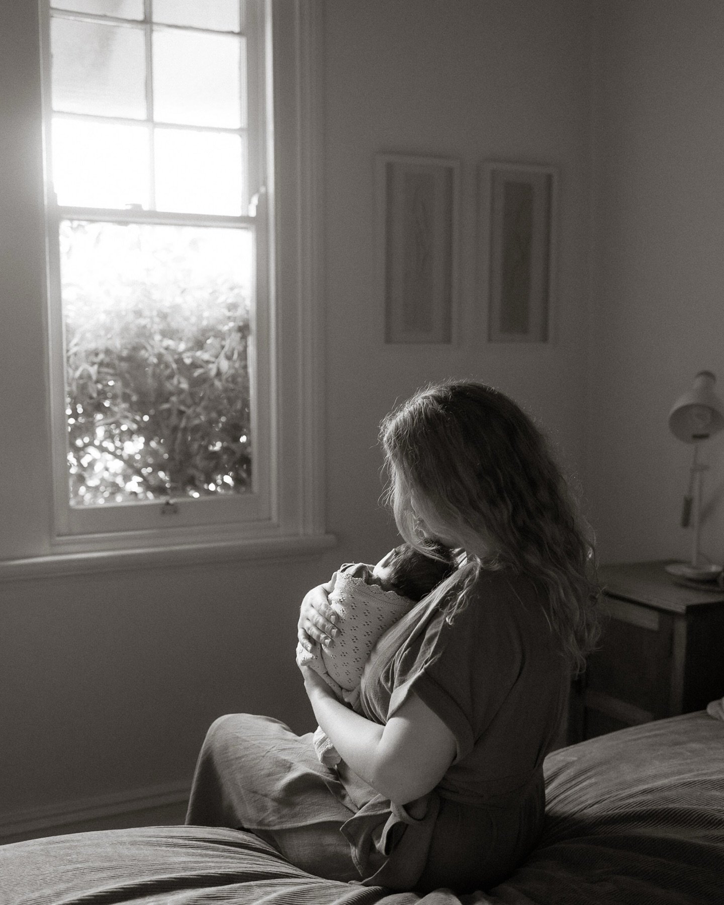 Your home. The perfect place to capture your newest little love, to bottle up those fleeting newborn moments. When you&rsquo;re in the think of it you may not stop to soak it all in. Make sure you have the memories captured so you can look back and f