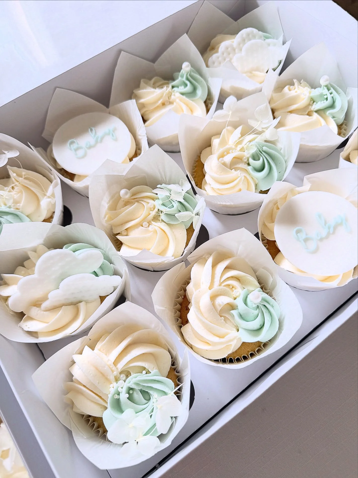Baby shower cupcakes 🤍

#babyshower #babyshowerforboys #watfordcakes #hertfordshirecakes #busheymums #cakeoftheweek #londoncakes