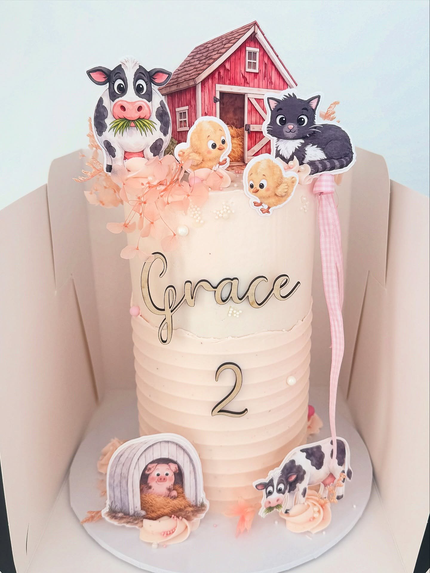 Grace&rsquo;s 2nd birthday at Busy Farm 🎈

Design by Grace 💁🏼&zwj;♀️ A little girl who knows exactly what she wants! 

Thanks for having me again @lizh_1990 🩷

🐄 5&rdquo; tall for reference 
🐄 Classic chocolate 
🐄 Images by @printdesignstudios