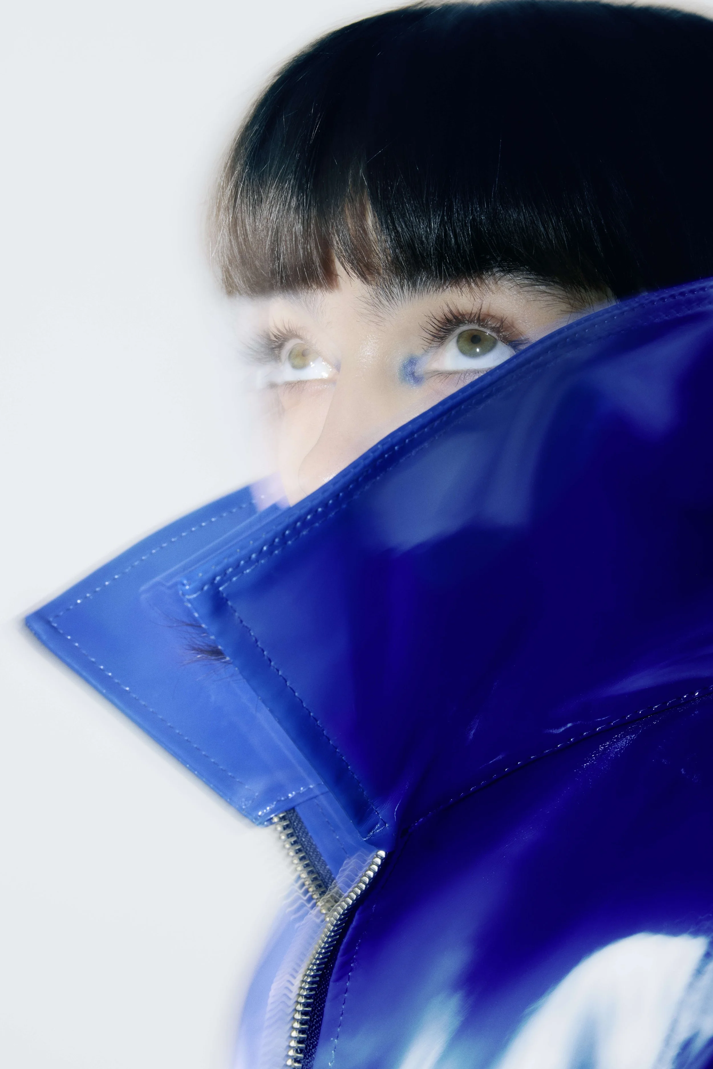 Editorial_makeup-clean_makeup-natural_glow-blue_smokey_eyes-fashion-berlin-makeup_artist_berlin_ahmed_mnissi-10.jpg