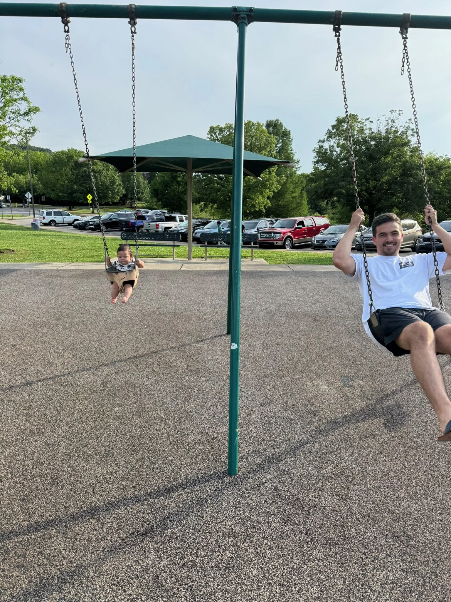 Kanoa + Dada on the swings