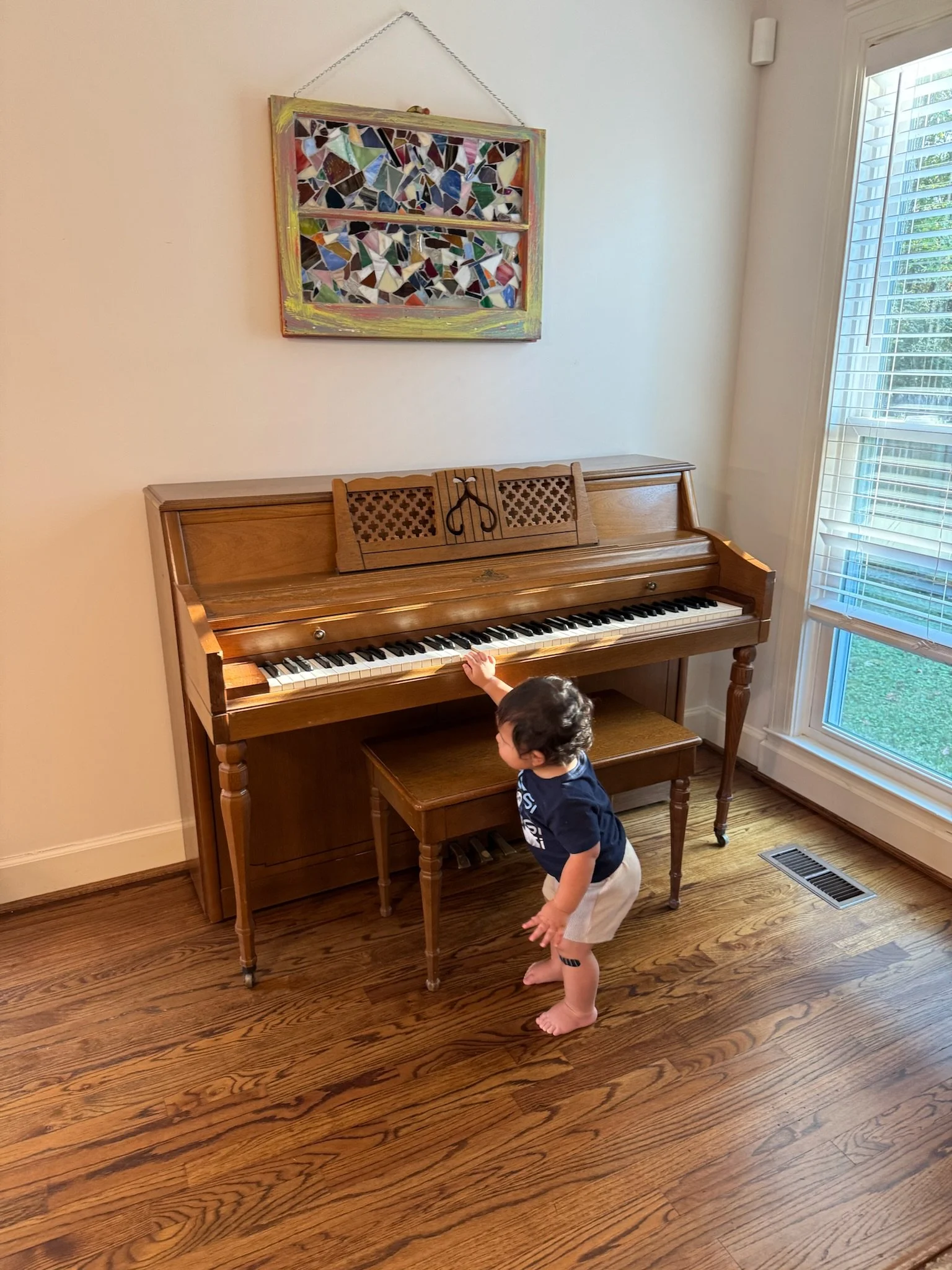 Kanoa and his new piano (thanks Jon Evers)