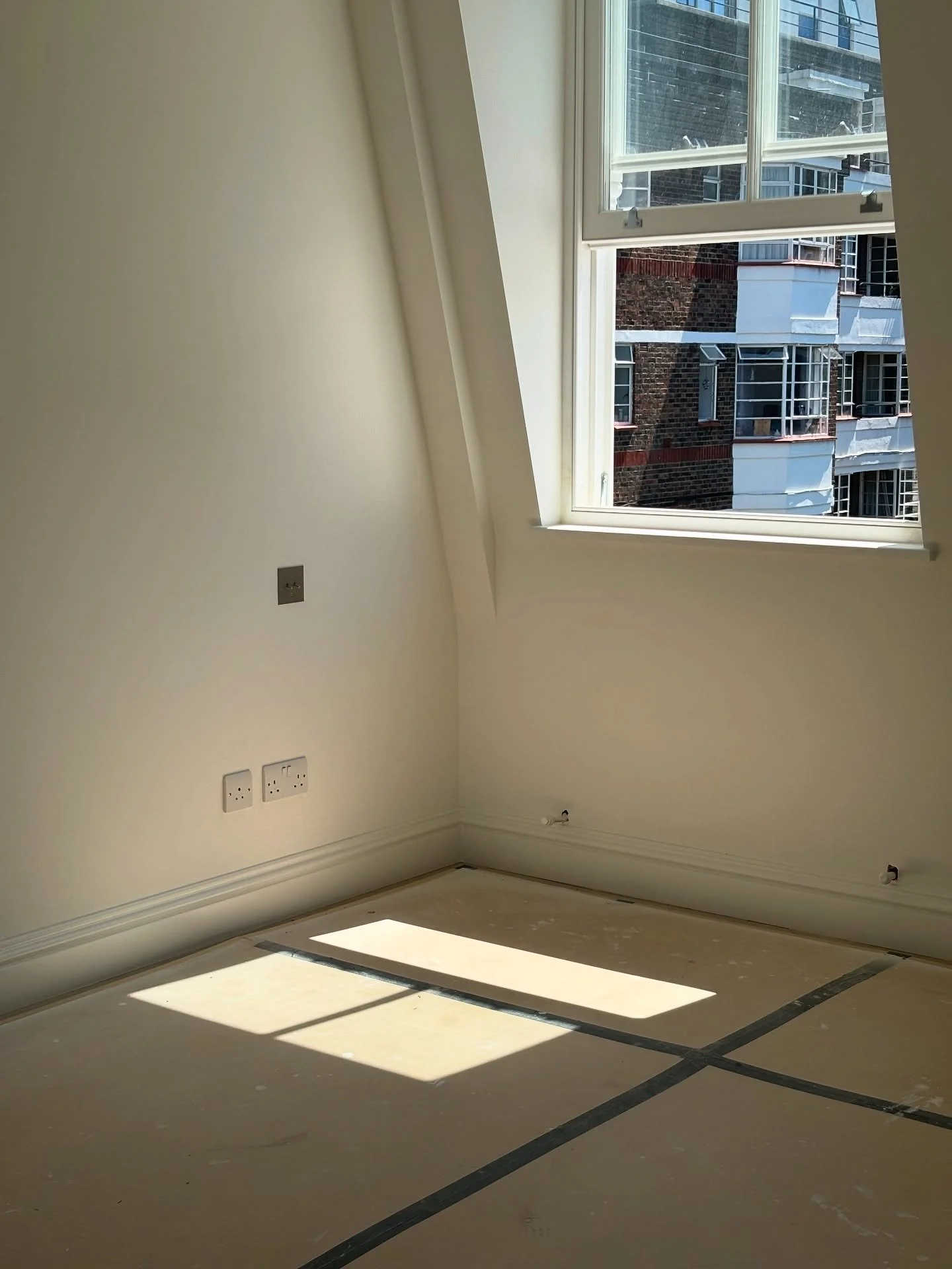 Shaping atmosphere through thoughtful control of light.

#naturalight #architectureandlight #windowdesign #lightcontrol #daylighting #interiordaylight #architecturaldetails #spatialdesign #lightandspace #modernarchitecture #contemporarydesign #reside