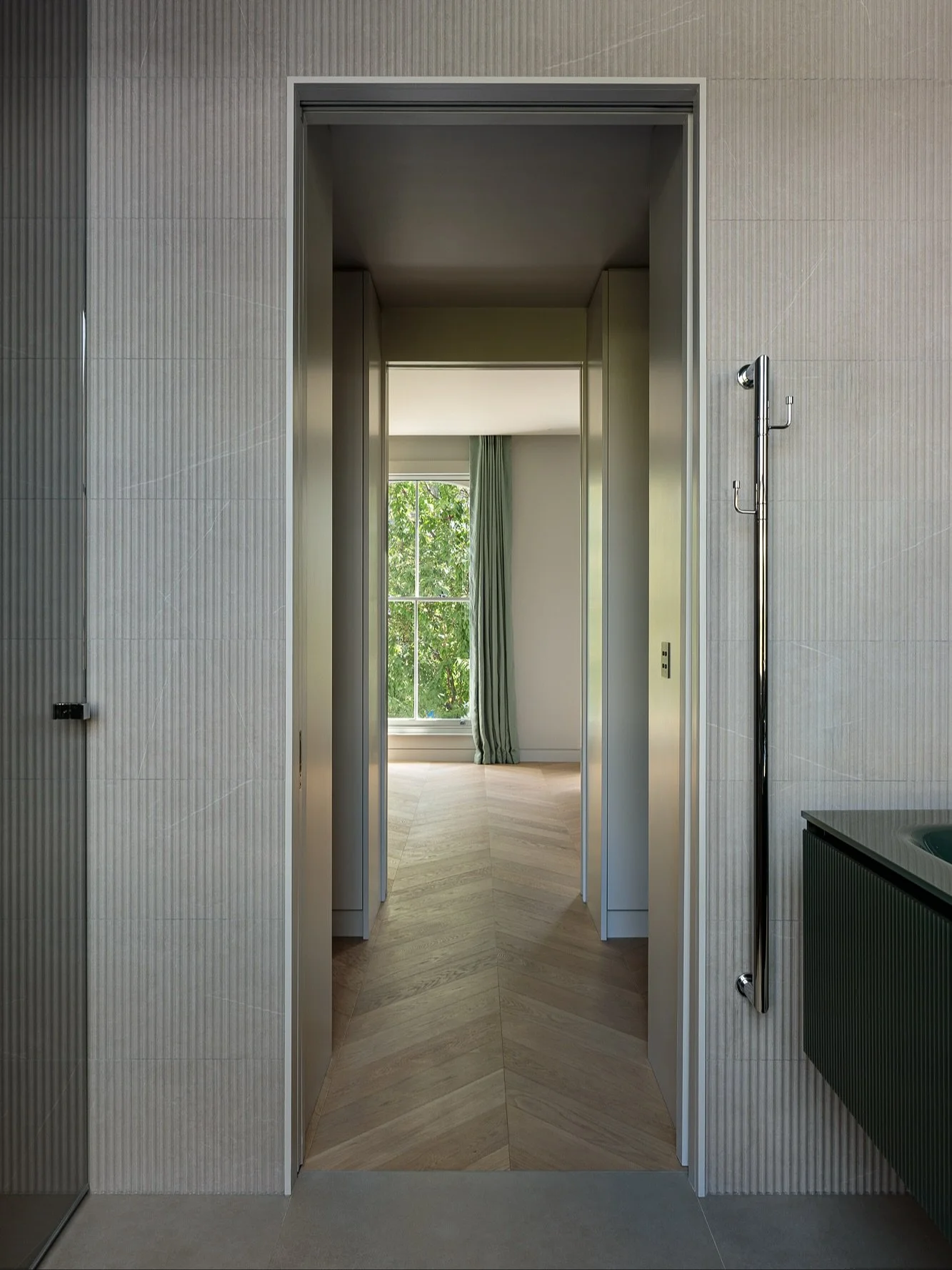 Master suite at our completed Kensington residence. 

#mastersuite #kensington #luxuryhomes #highendinteriors #residentialarchitecture #luxurybedroom #bespokedesign #interiorarchitecture #refinedsimplicity #modernliving #contemporarydesign #architect