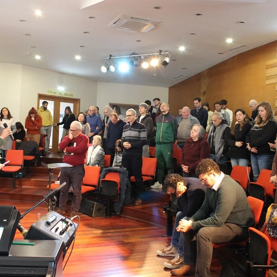 Onde Deus est&aacute;, n&atilde;o h&aacute; medo &mdash; h&aacute; vida, f&eacute; e esperan&ccedil;a.