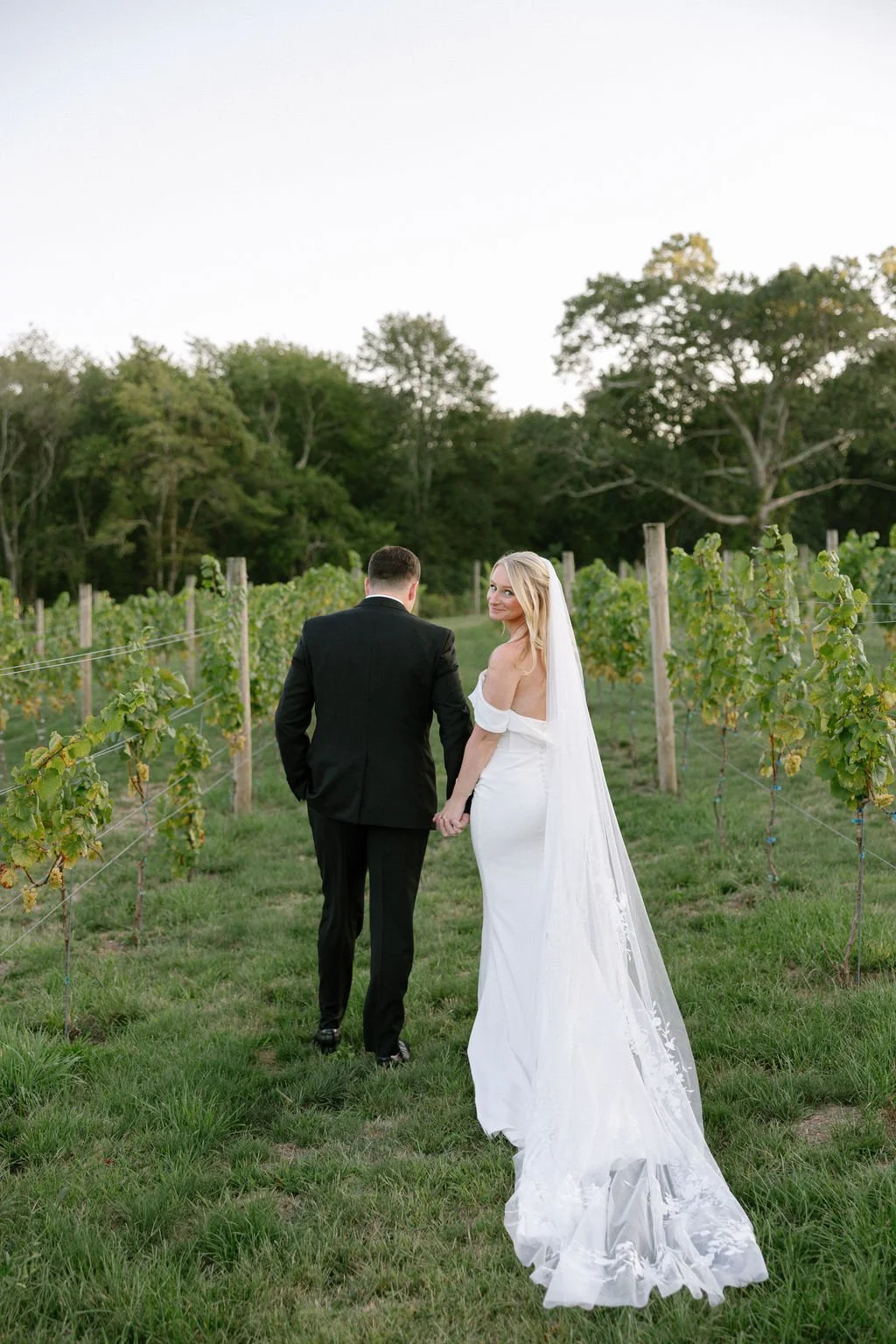 vineyard-wedding-portraits-rhode-island.jpg