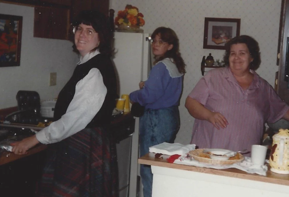 Mom_Bonnie_Les_Kitchen.jpg