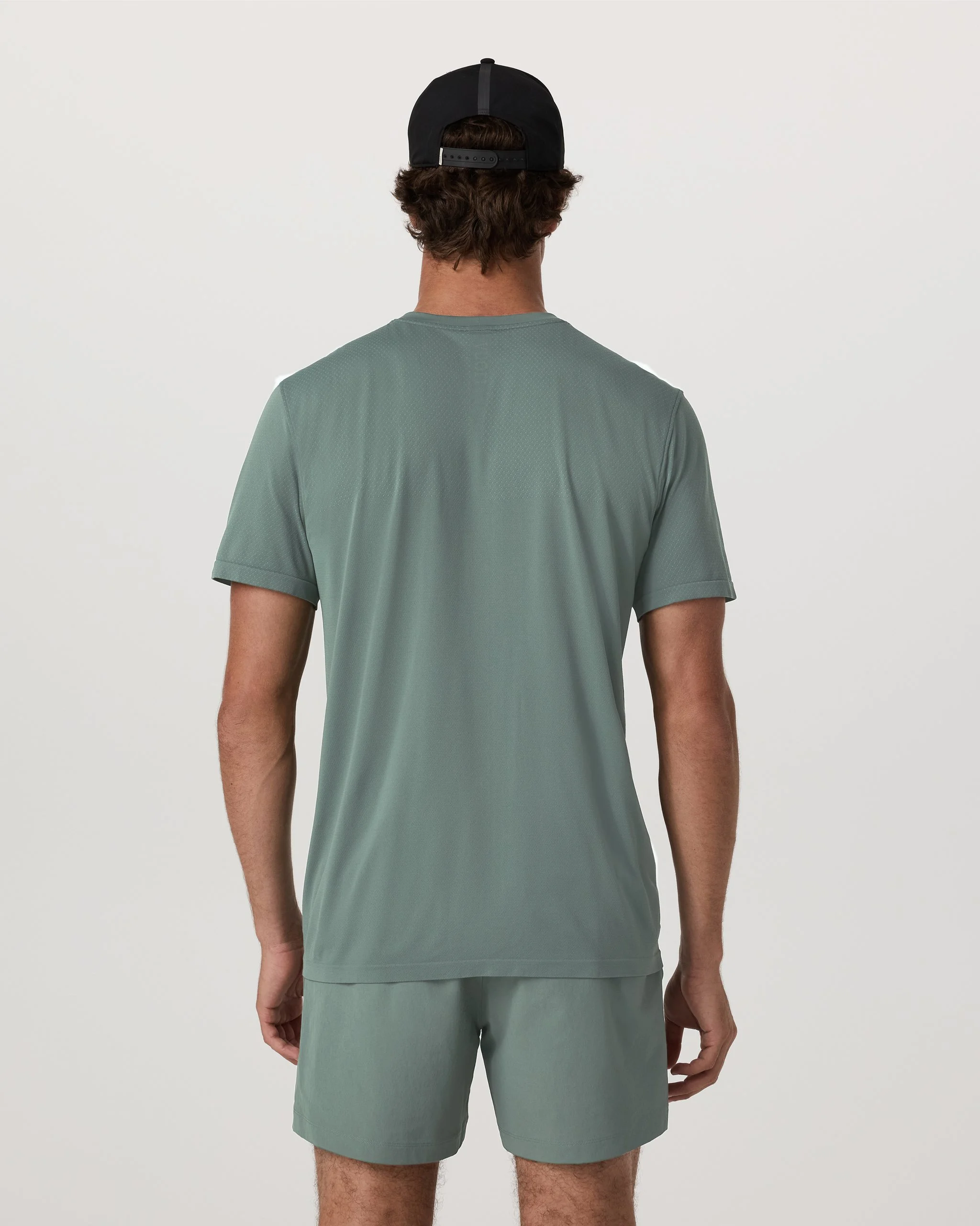 V1045MSH_FA25_M_ECOMM_TOPS_BACK_4.jpg