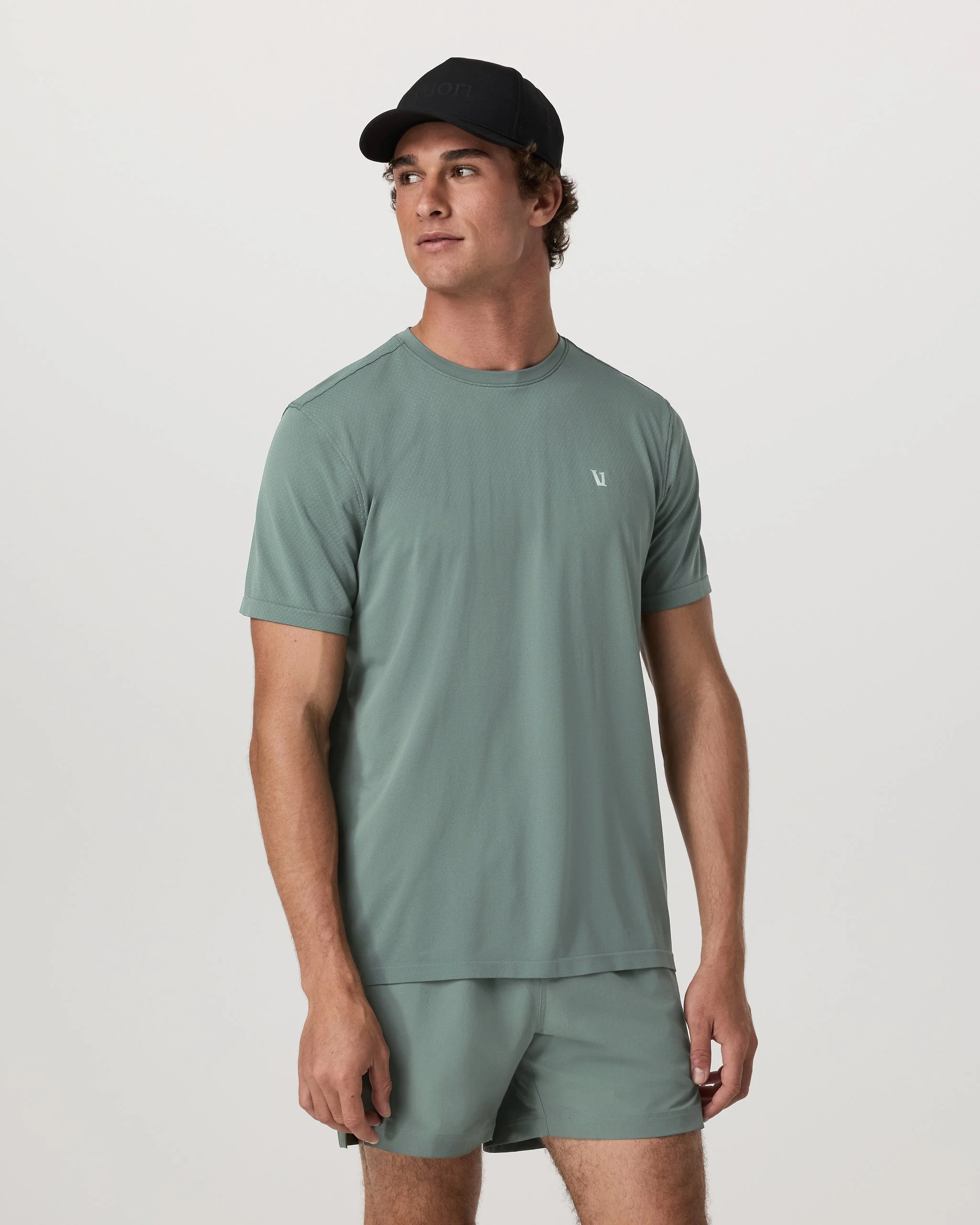 V1045MSH_FA25_M_ECOMM_TOPS_FRONT_3.jpg