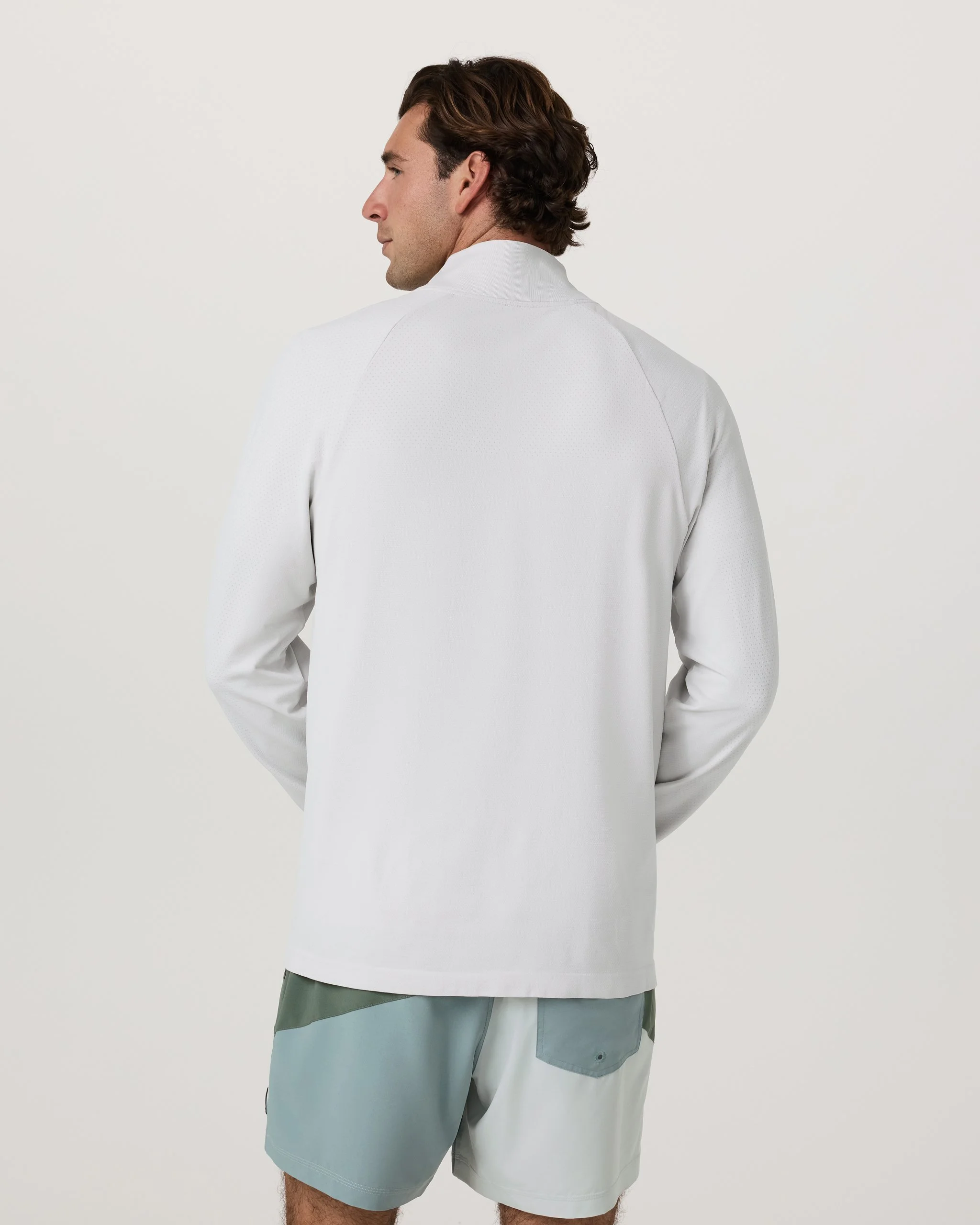 V2015FGR_FA25_M_ECOMM_LAYERS_BACK_3.jpg