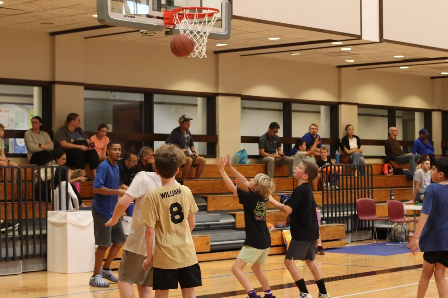 Buckets, hustle, and teamwork. 
3x3 never looked this tough! #HoopsLife #hoopsschool
