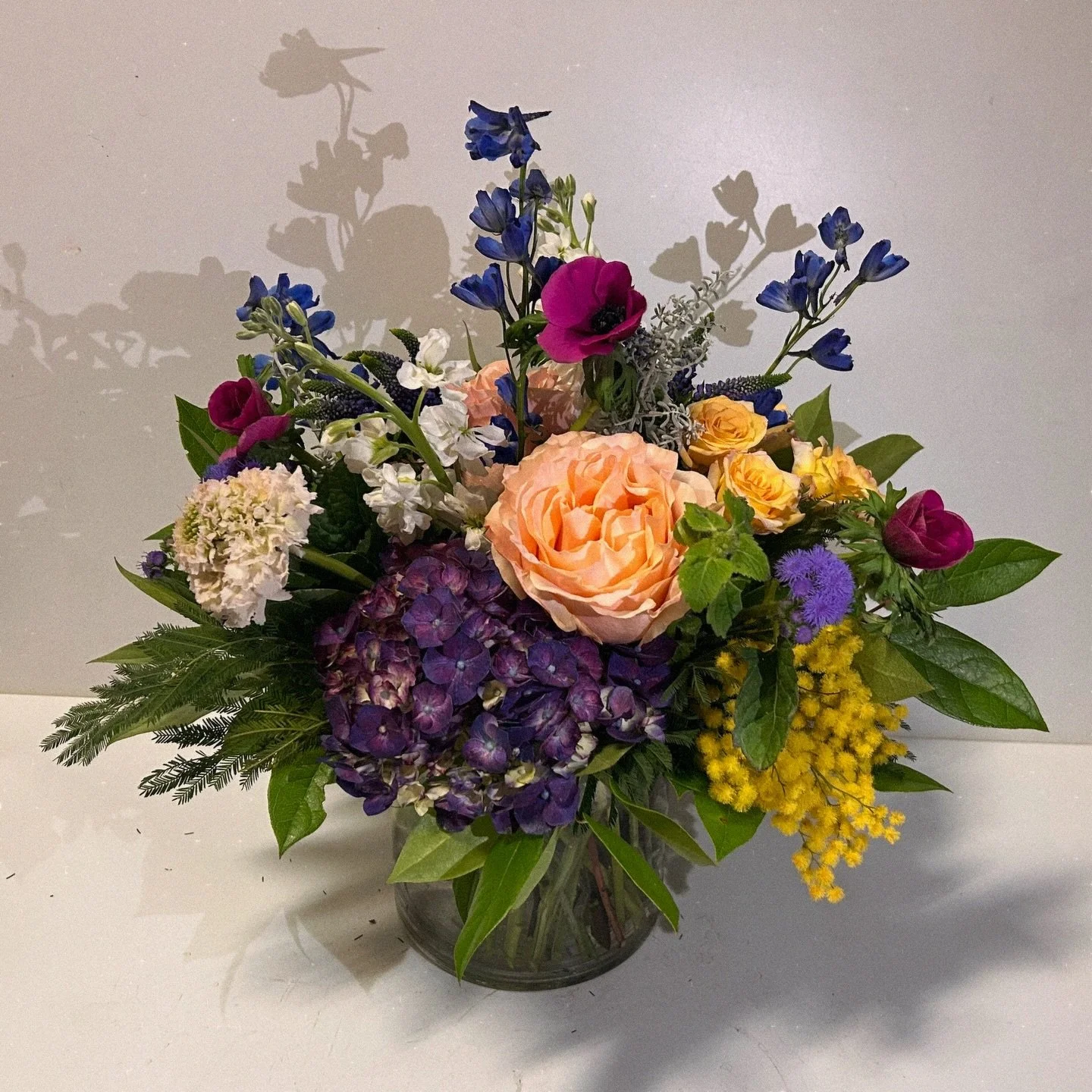 This week&rsquo;s new design came out so fun! &ldquo;Festival of Lights 2025&rdquo; is a bright, gardeny mix of Dutch blooms in all the best colors. 🌼💜💙
Great for a Chanukah hostess gift late this week or early next week! Equally great for birthda