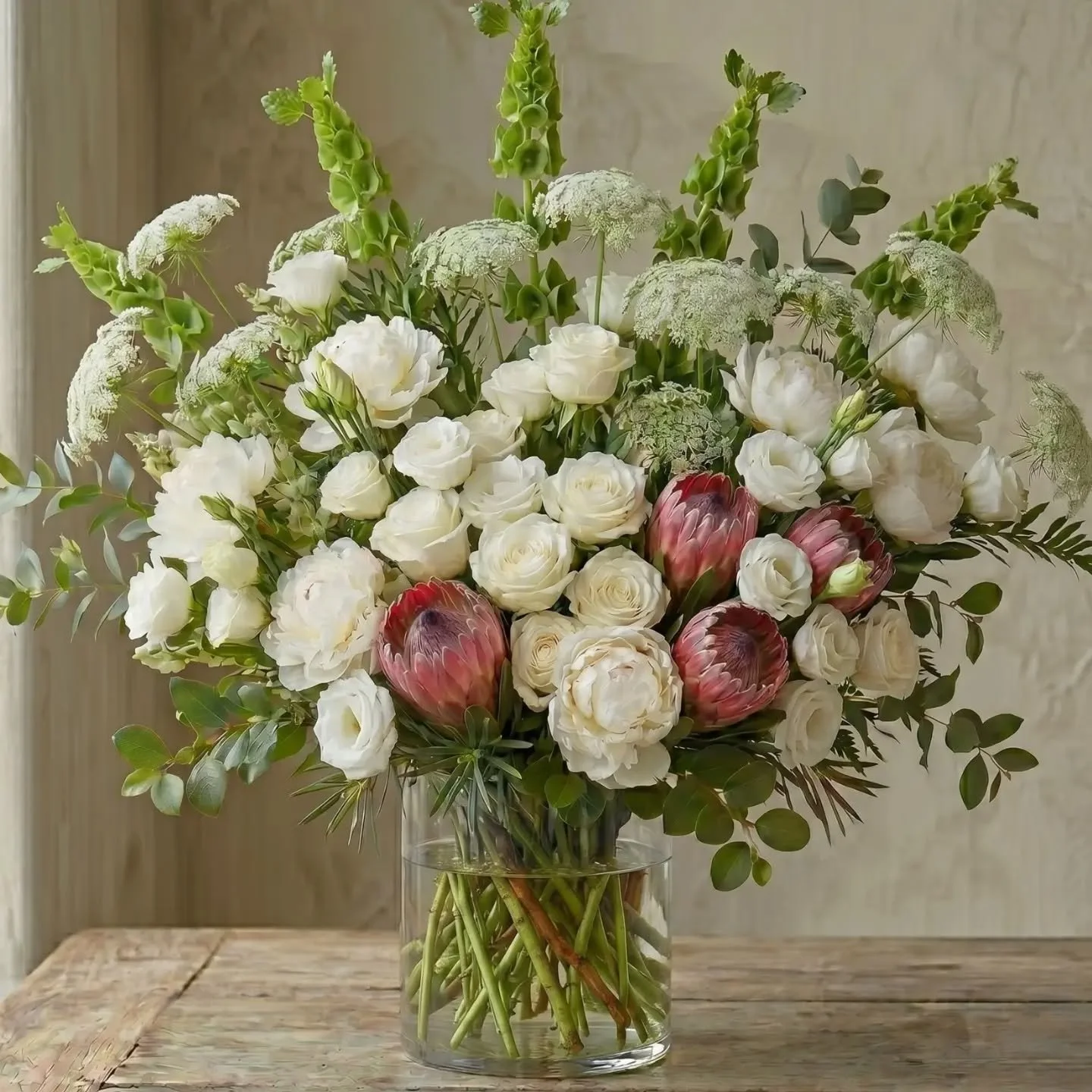 Meet "Protea Pearl"... One of our arrangements of the week... We are loving it so much!!

Soooo  elegant and the #proteas are even more beautiful in real life!! White flowers including #roses and #peonies

You can order online at www vgfgat