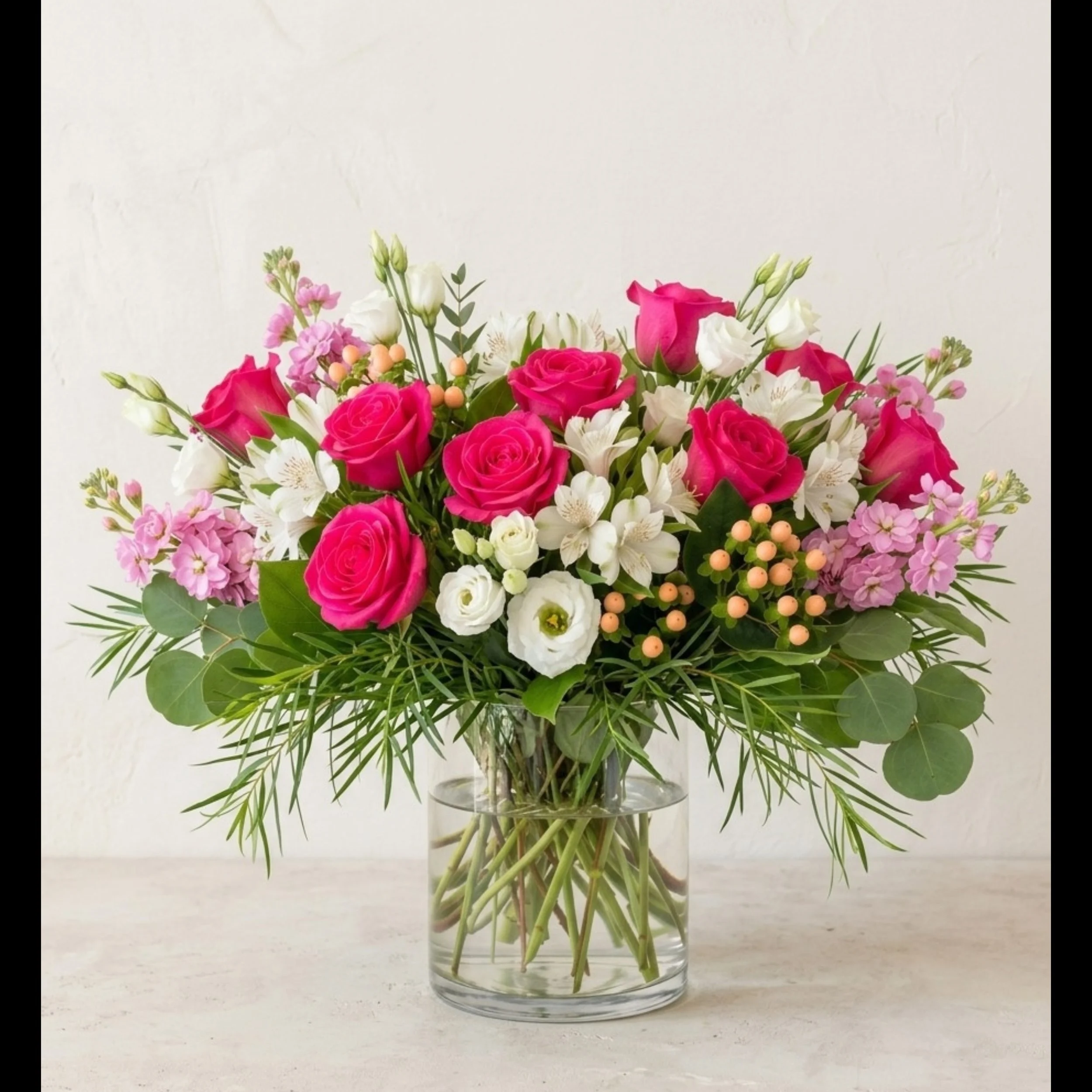 Just finished this week&rsquo;s Arrangement of the Week and we&rsquo;re kinda obsessed with how it turned out!! 😍🌸 tag someone who LOVES roses and/or PINK! 💗 

Soft peaches, vivid pinks, lush textures, and that garden-style look we can never get e