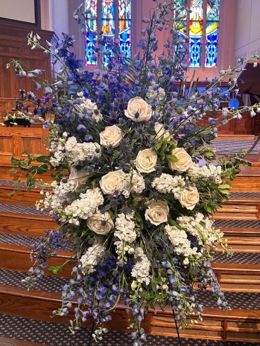 Our designers made some beautiful pieces this week! 

This funeral arrangement was custom made for a navy veteran, it turned out absolutely beautiful and we hope it was a great tribute 💙

Call us or order online anytime for a custom piece for pickup