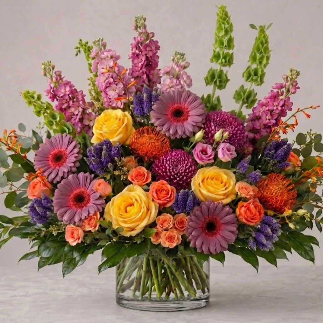 This spray Veronica is gorgeous!! We&rsquo;re are loving the arrangement of the week this week 😍

Order online anytime for delivery! Link in bio 

#flowers #veronica #contrast #roses #birthdaygirl