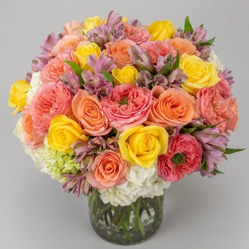We love this arrangement we made for one of our regulars this week! It features alstromeria, hydrangeas, yellow roses, peach roses, and beautiful mandarin X-pression garden roses!!

Call or order online to get your custom piece! 
Link in bio💐
#garde