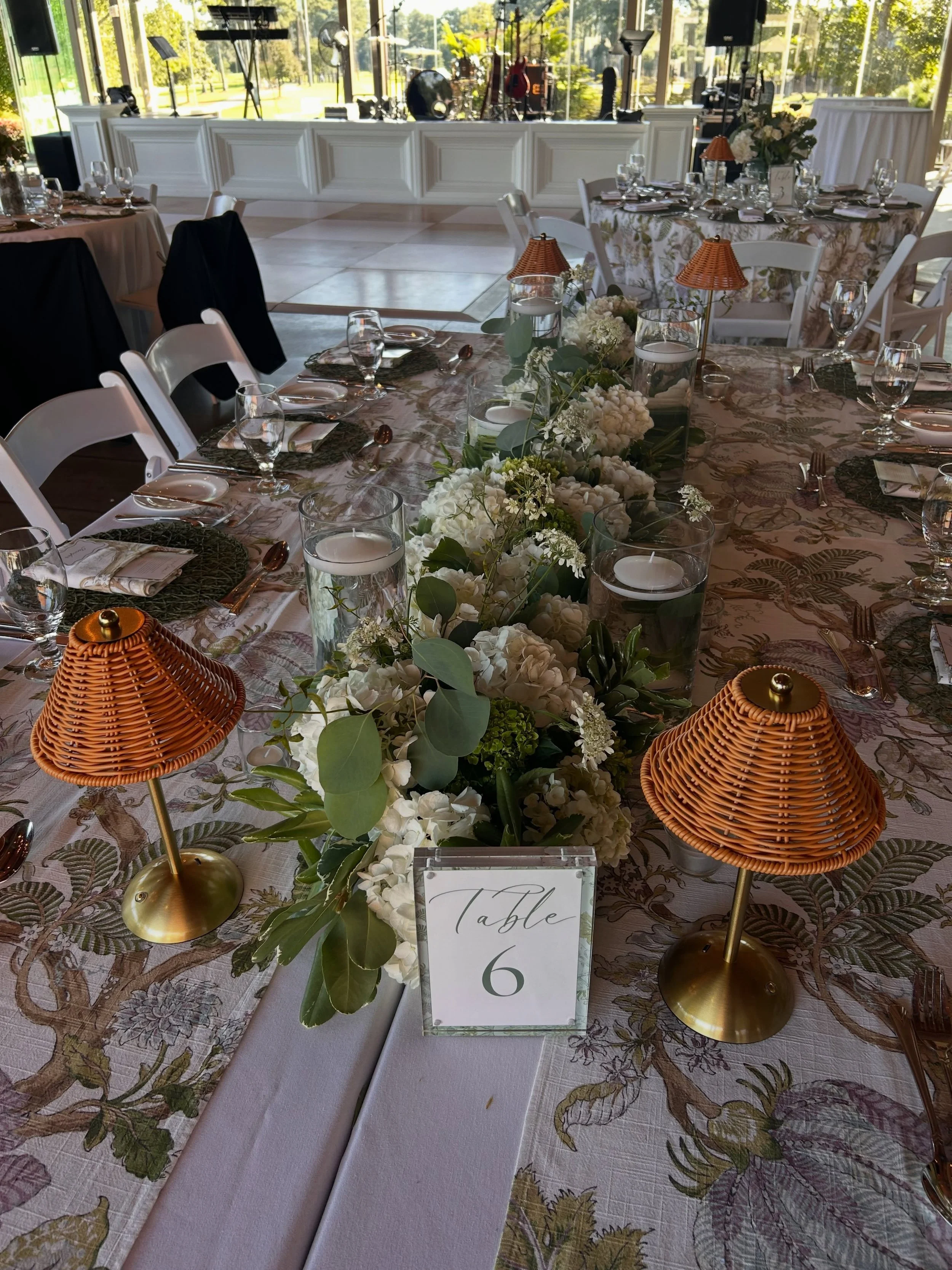 So happy to be a part of a beautiful event at @atlantaathclub!! It was great working with Kylie from @belleleroux_events 🌸 

#weddingflowers #whiteandgreen #septemberwedding