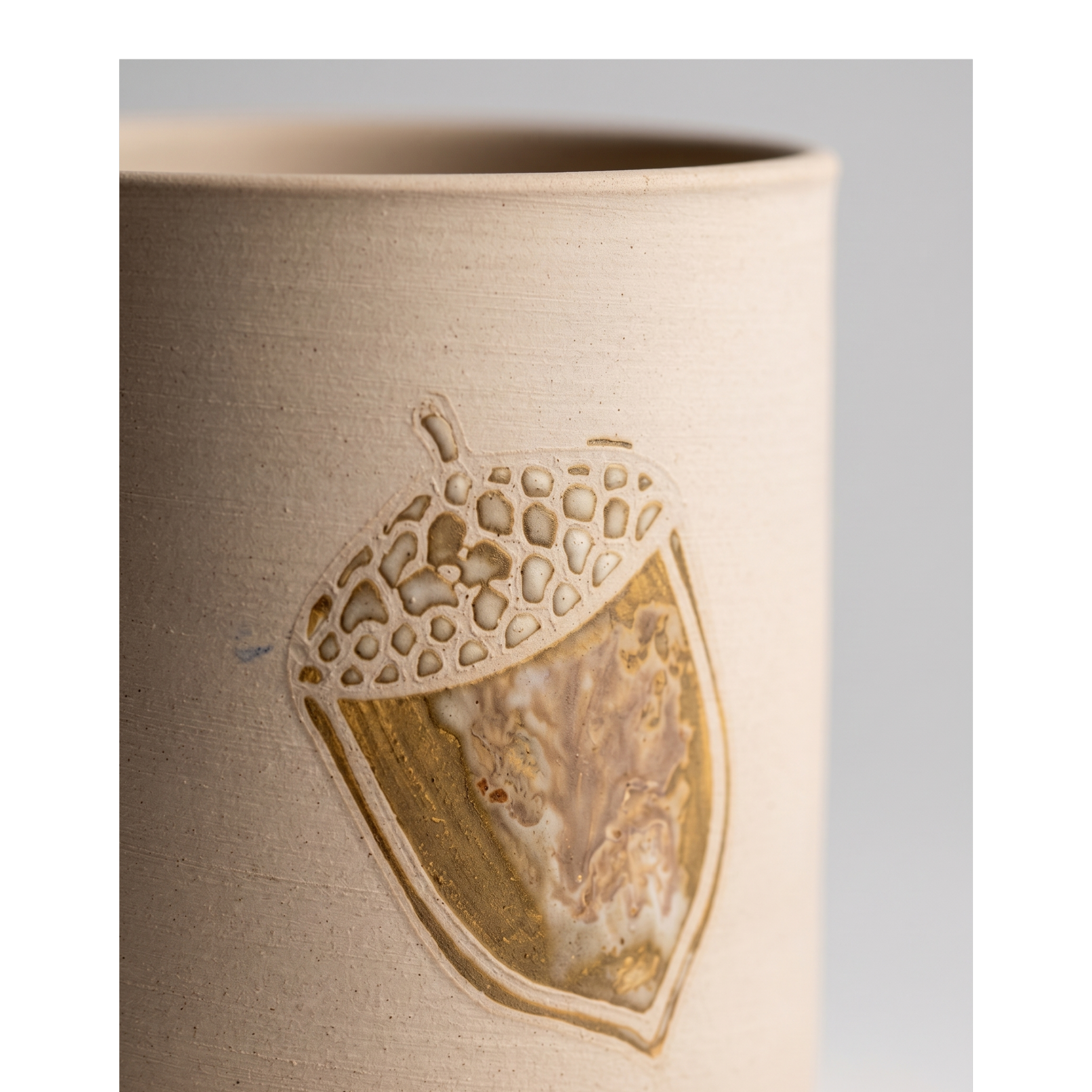 acorn mini flower arrangement vase up close.png