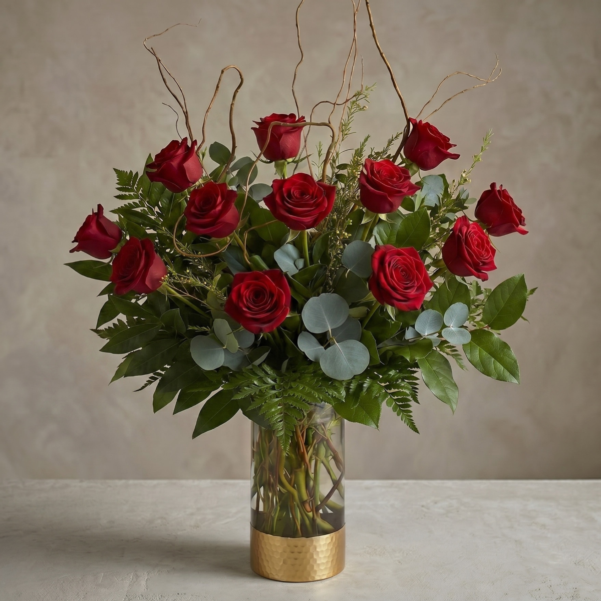 dozen roses with gold bottom vase red.png